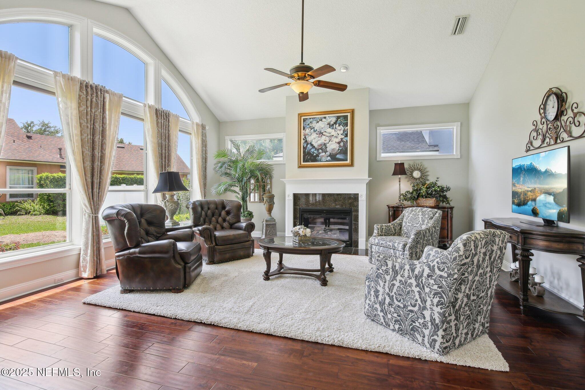 717 E DORCHESTER Drive, St. Johns