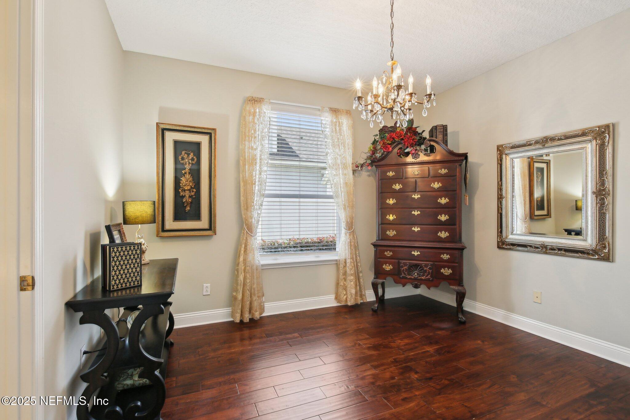 717 E DORCHESTER Drive, St. Johns
