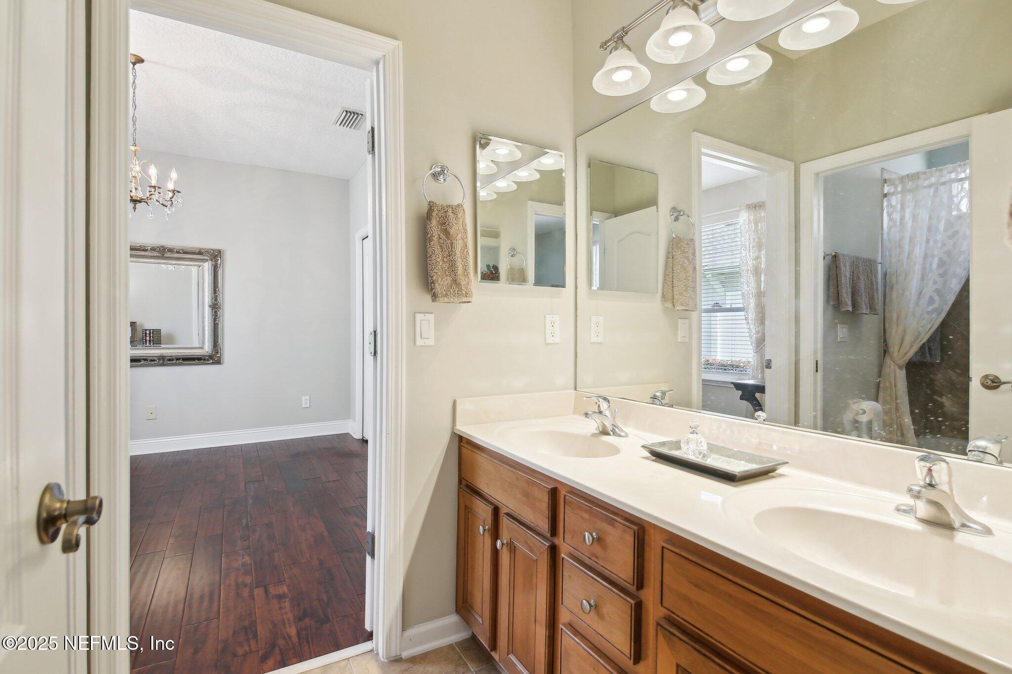717 E DORCHESTER Drive, St. Johns