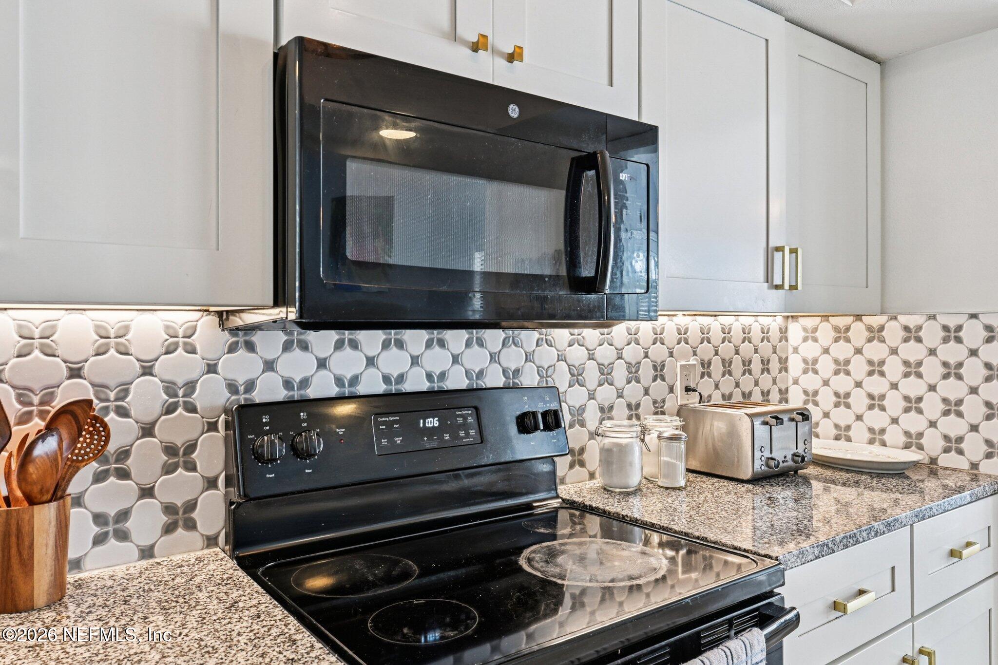 733 DRIFTWOOD Circle