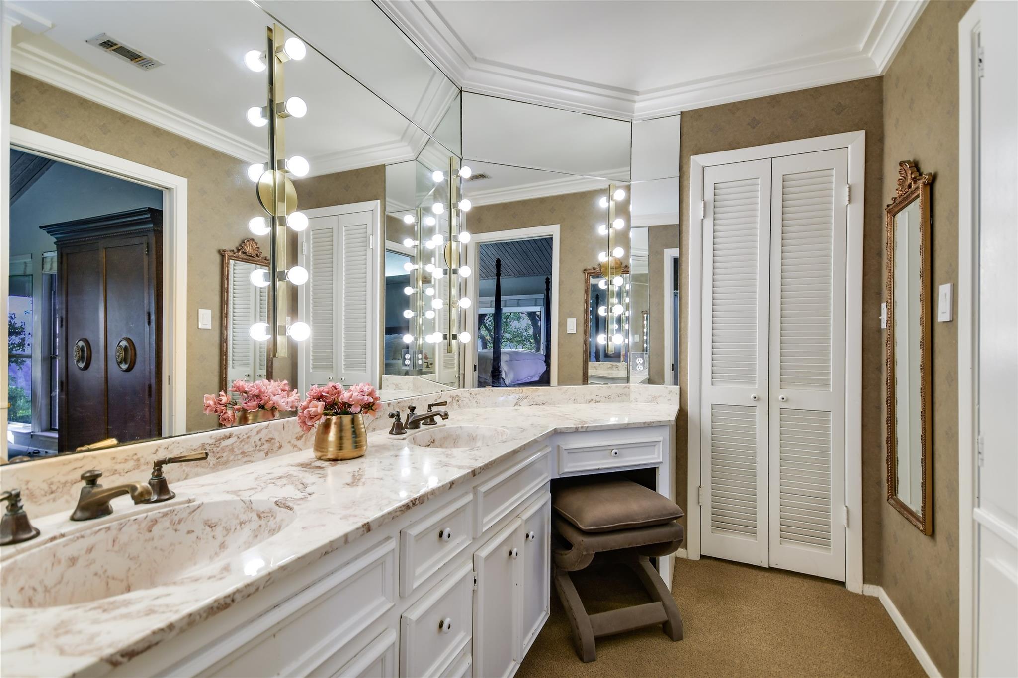 2200 CERCA VIEJO WAY