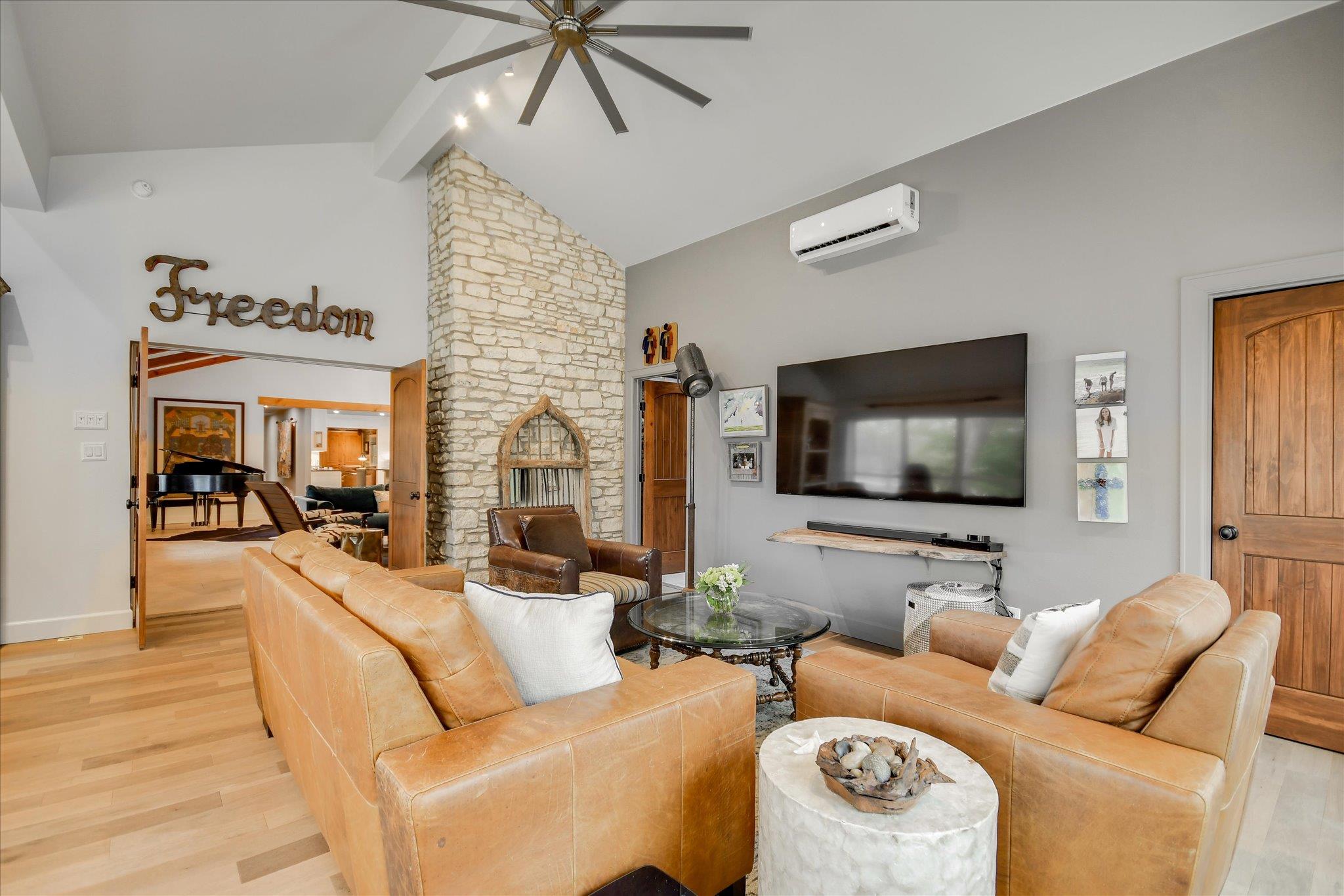 1920 River RD, Wimberley