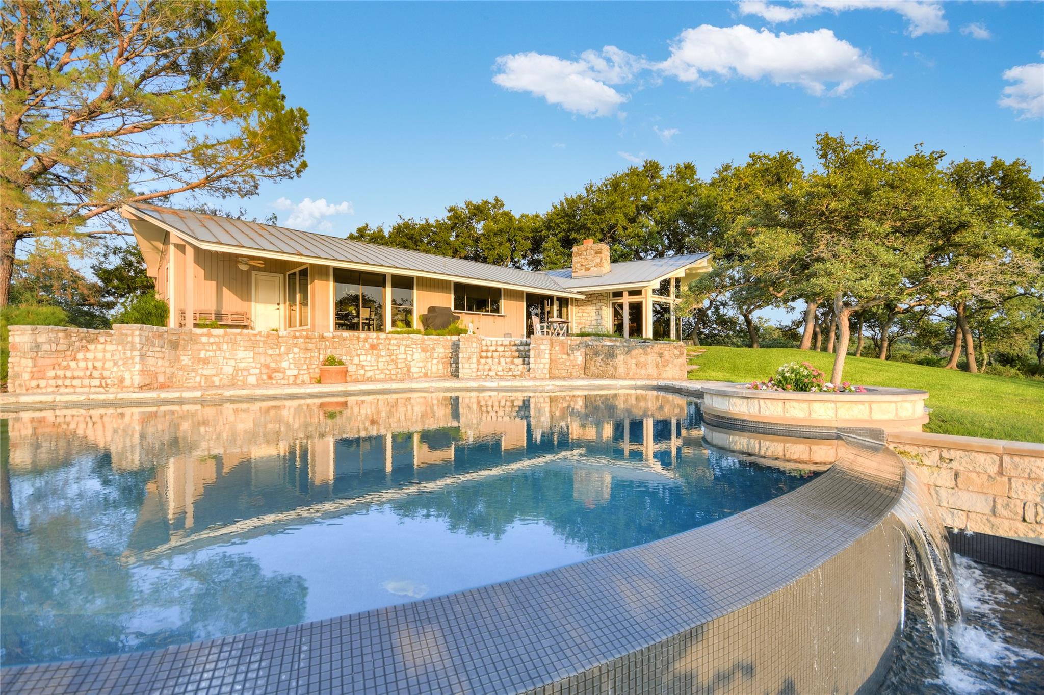 2200 CERCA VIEJO WAY