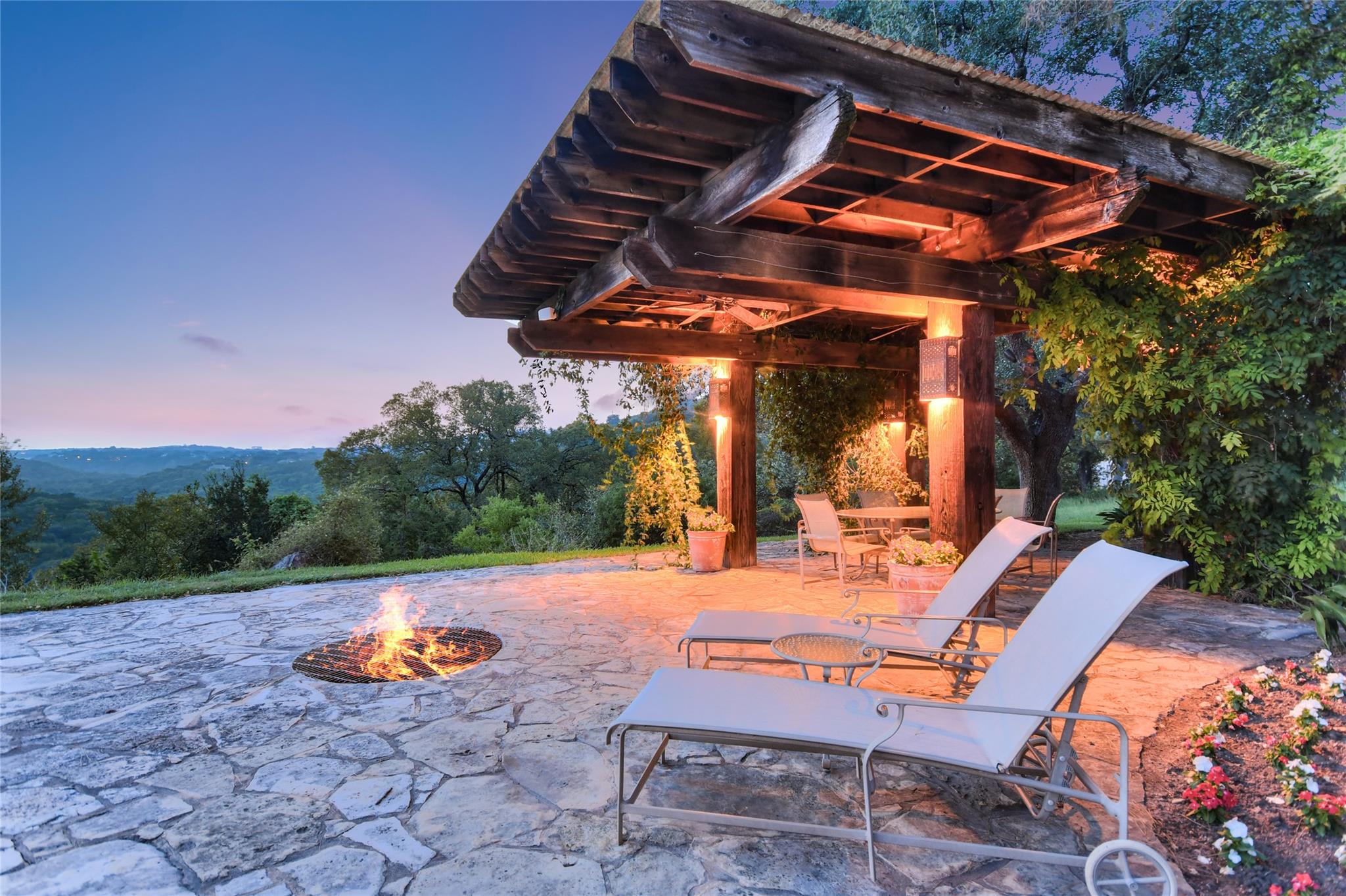 2200 CERCA VIEJO WAY