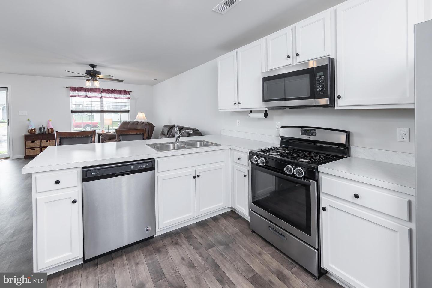 11 Eisenhower Dr