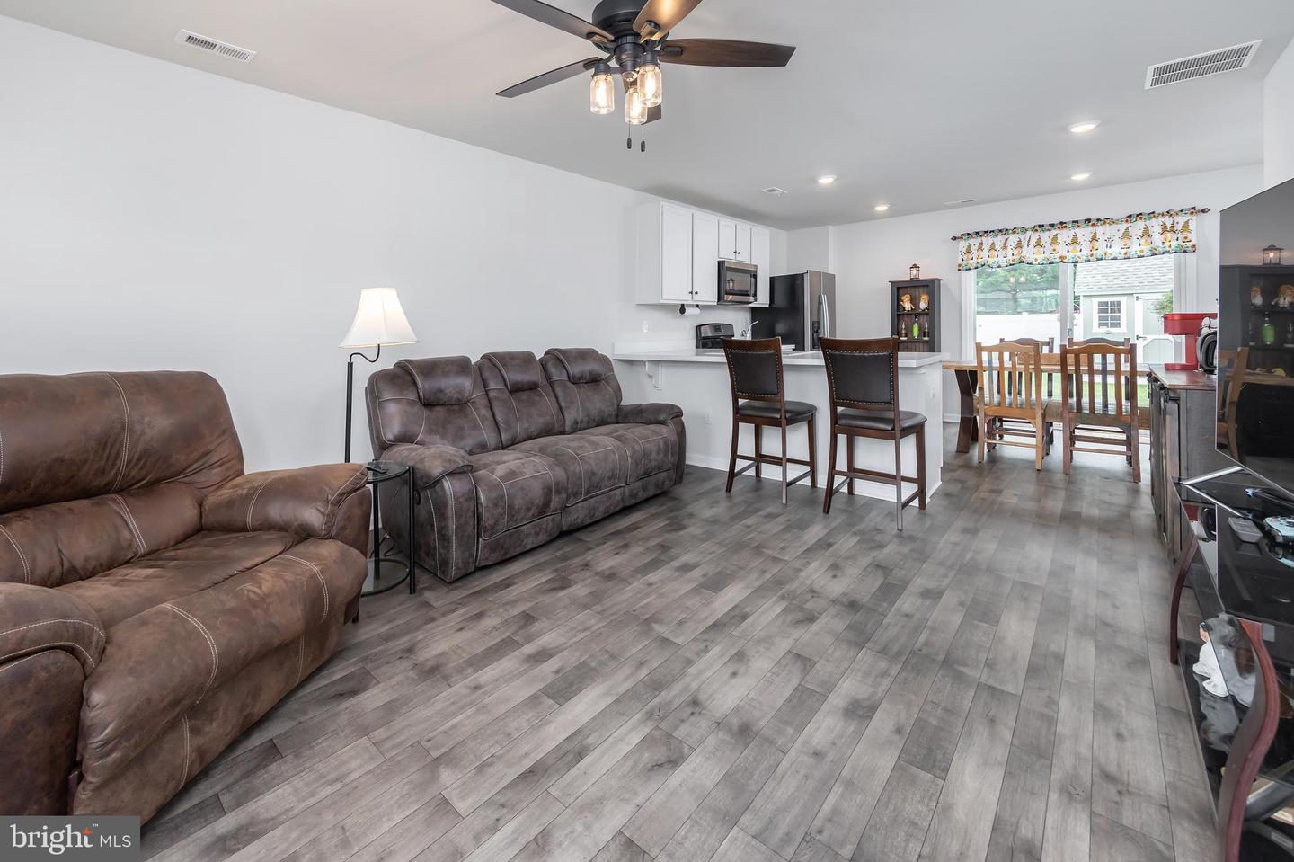 11 Eisenhower Dr