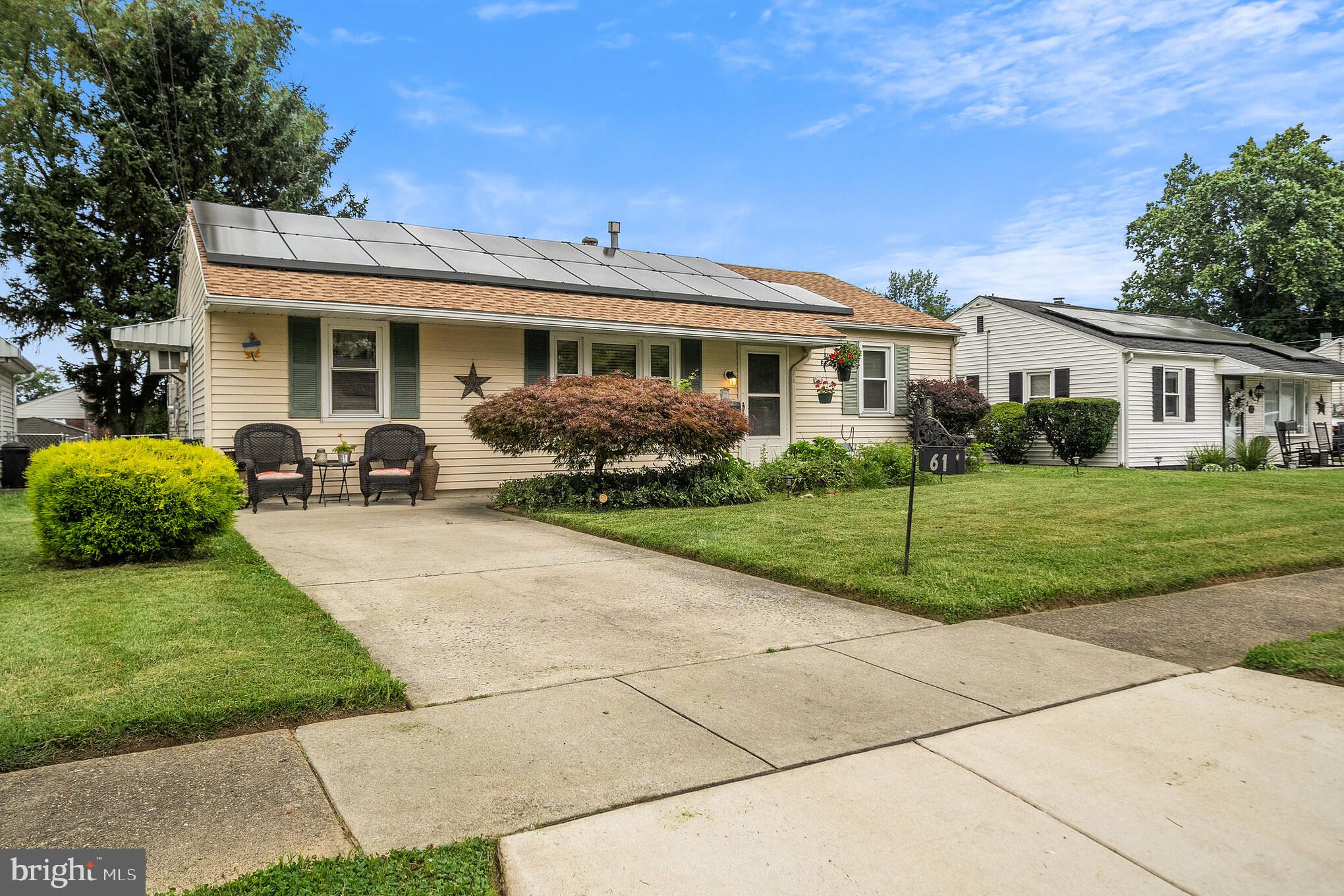 61 Oak Ave