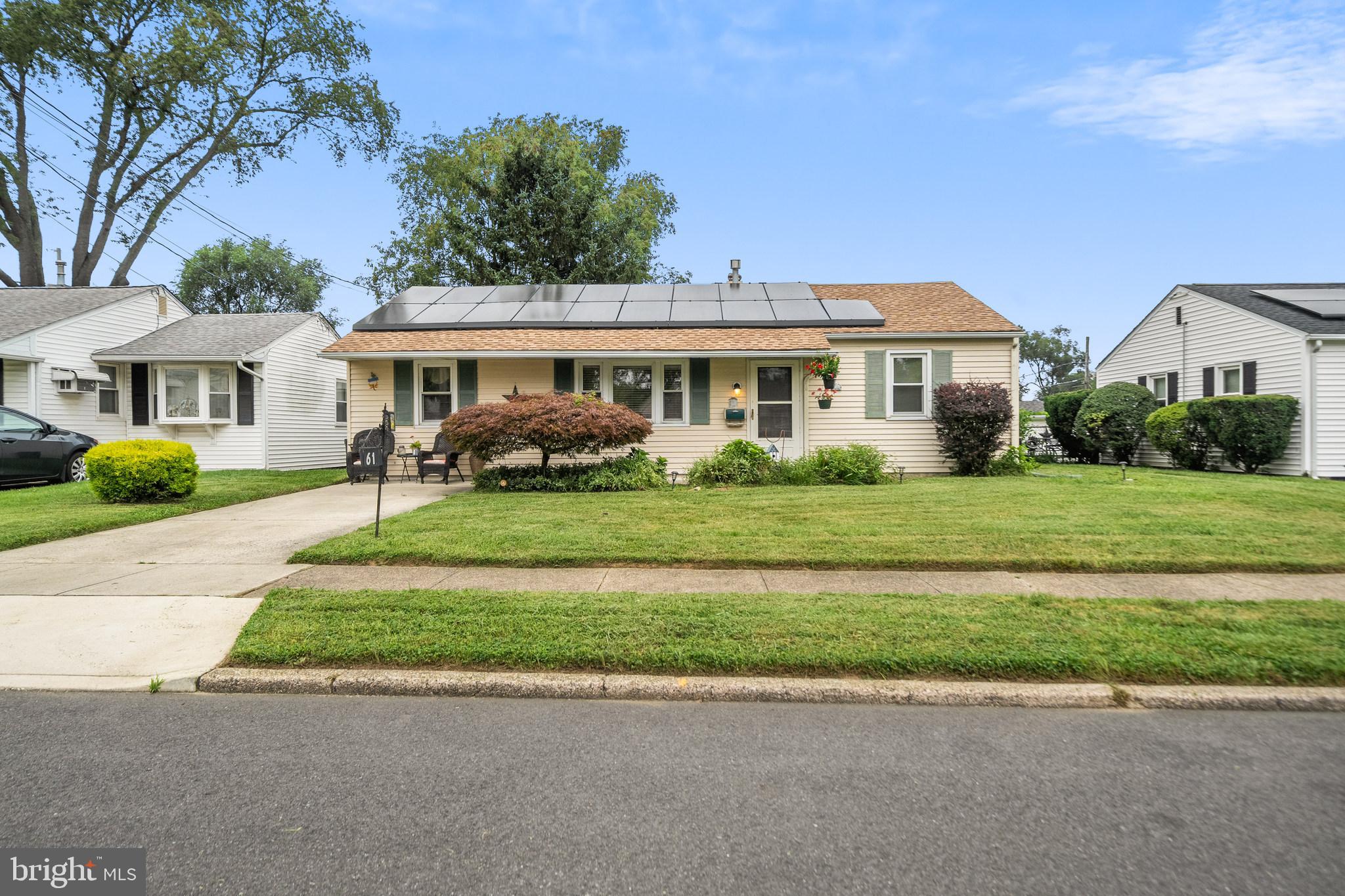 61 Oak Ave