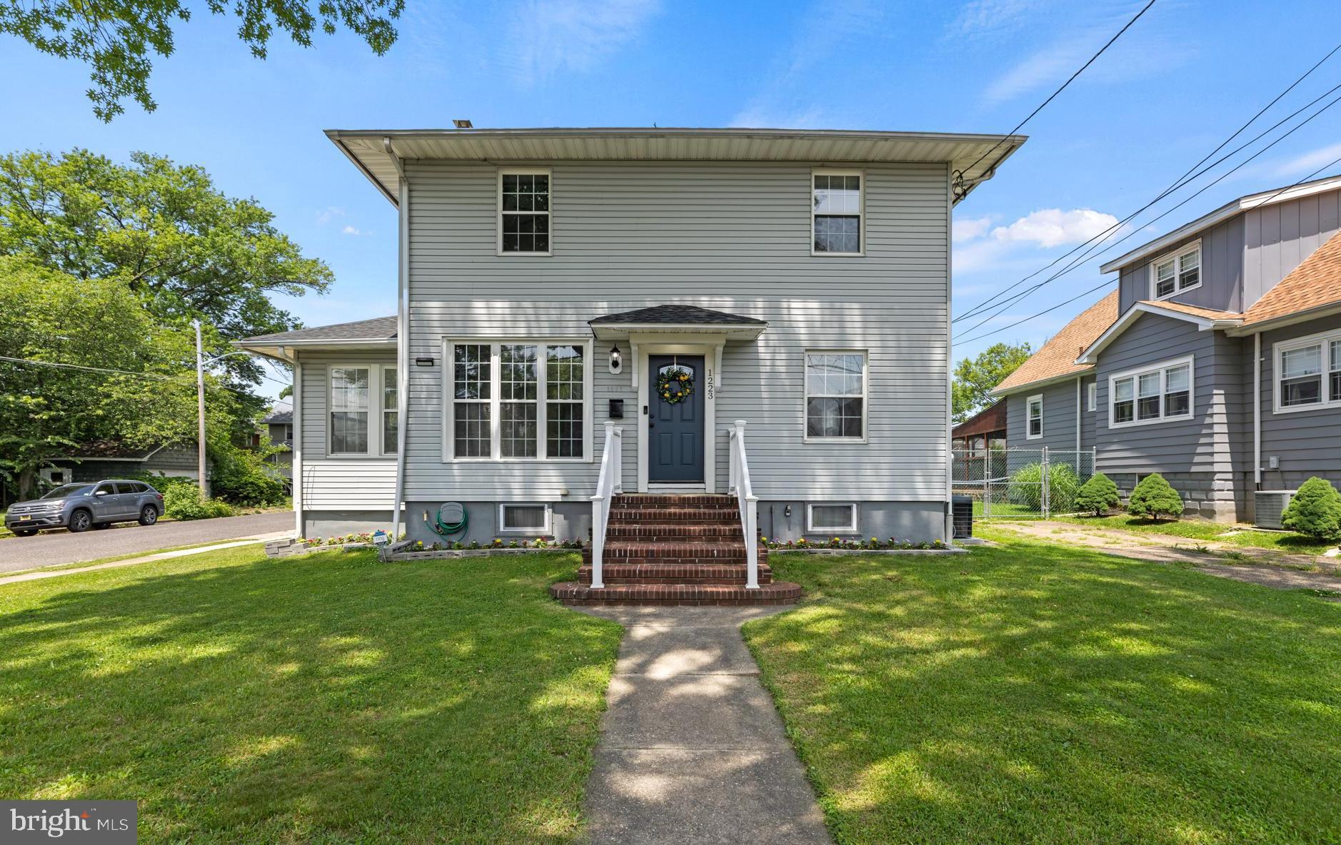 1223 Newton Ave
