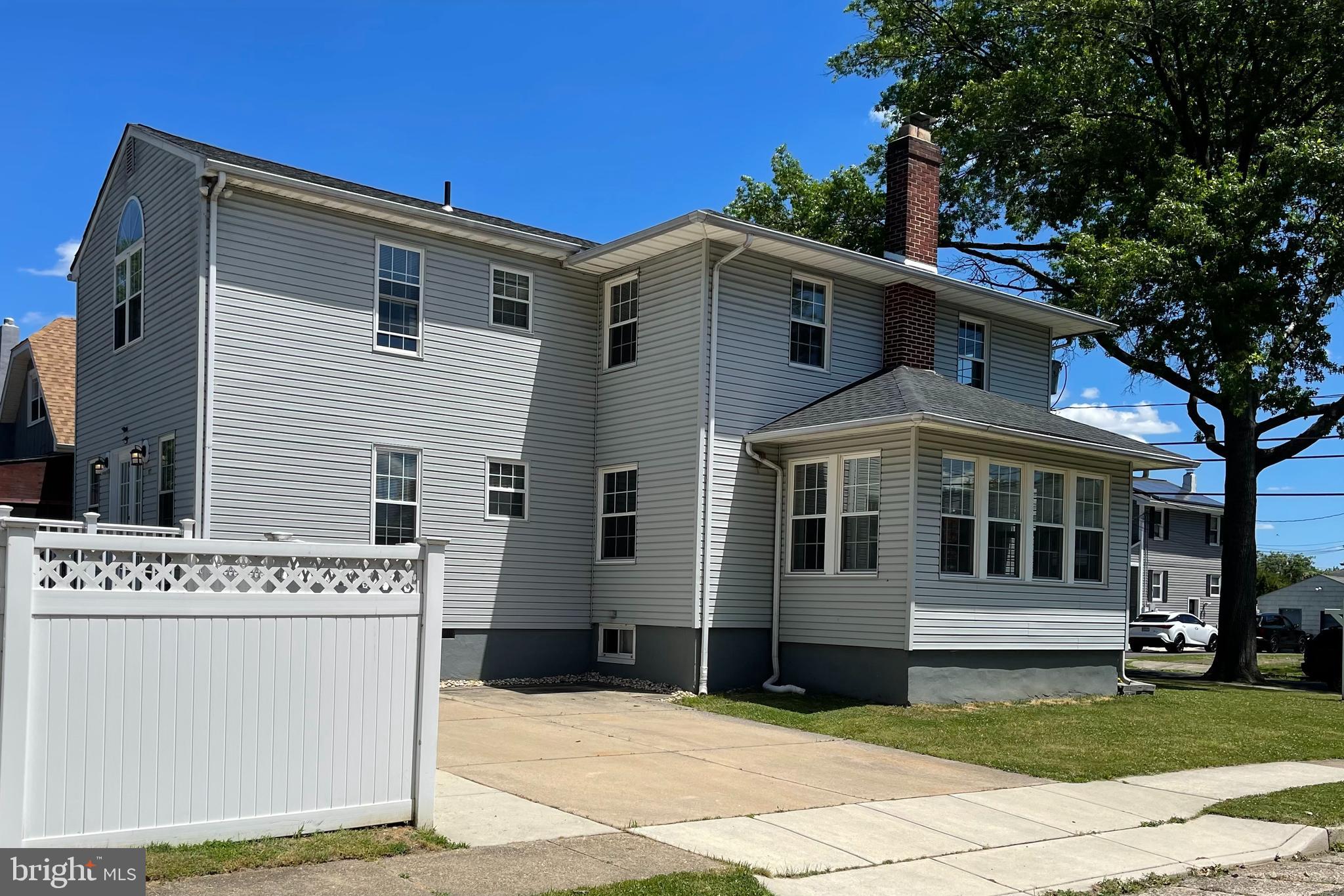 1223 Newton Ave