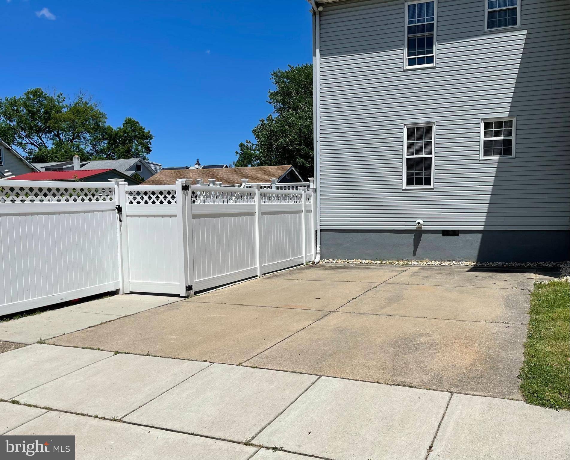 1223 Newton Ave