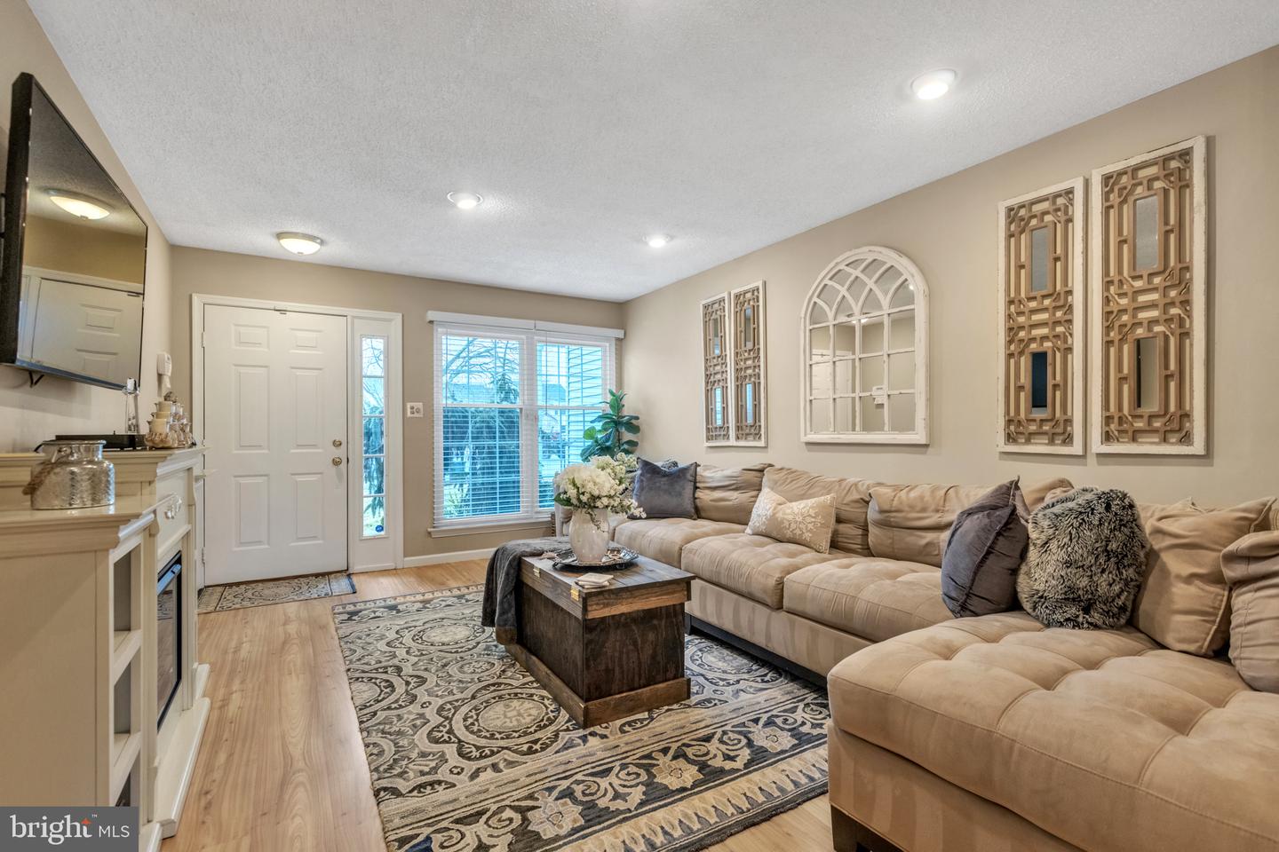1172 Meadows Dr