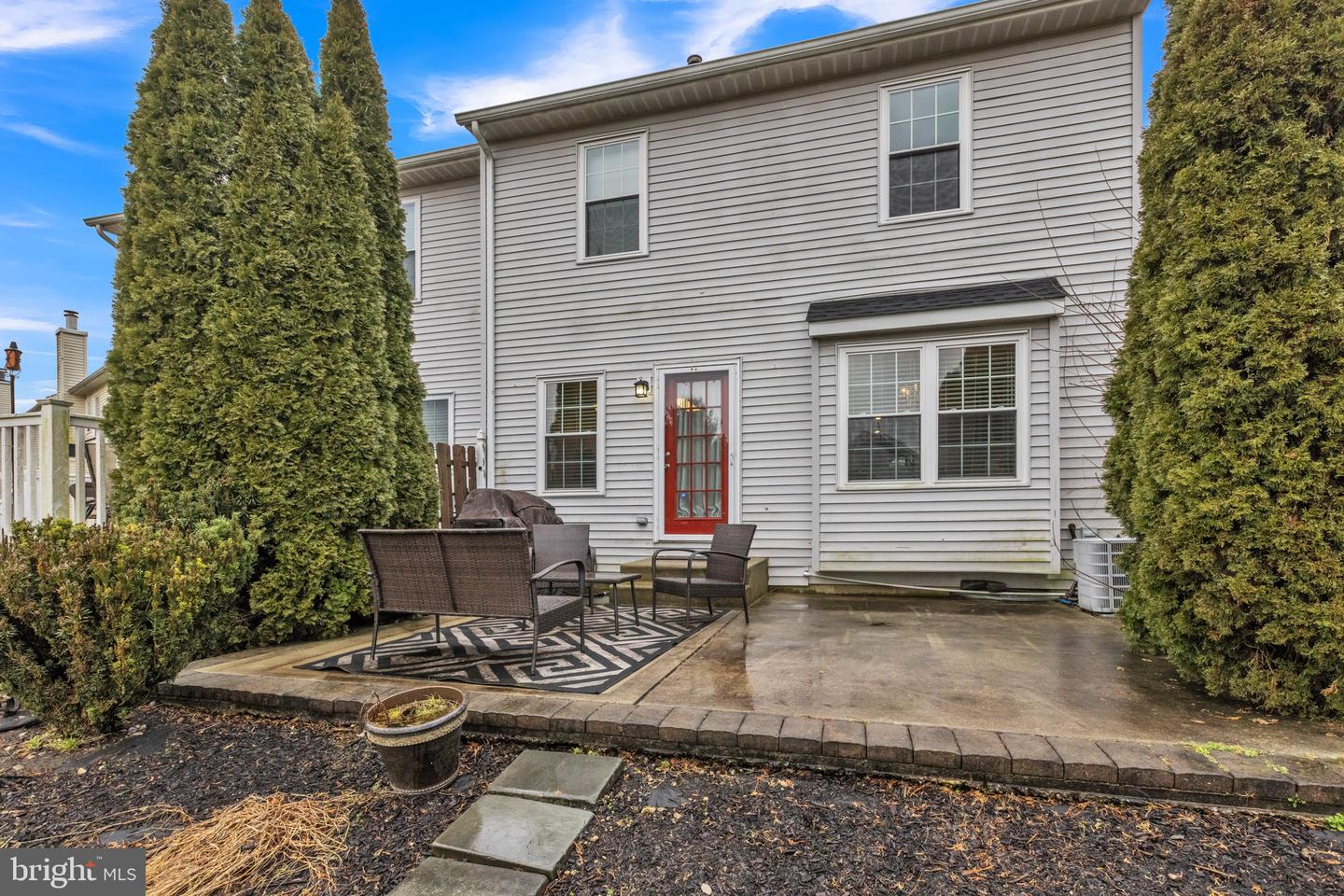 1172 Meadows Dr