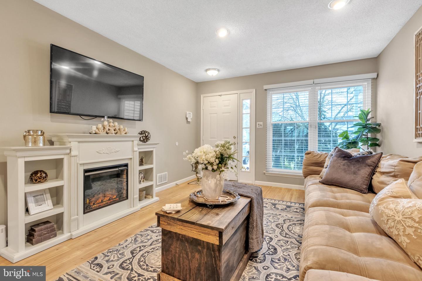 1172 Meadows Dr