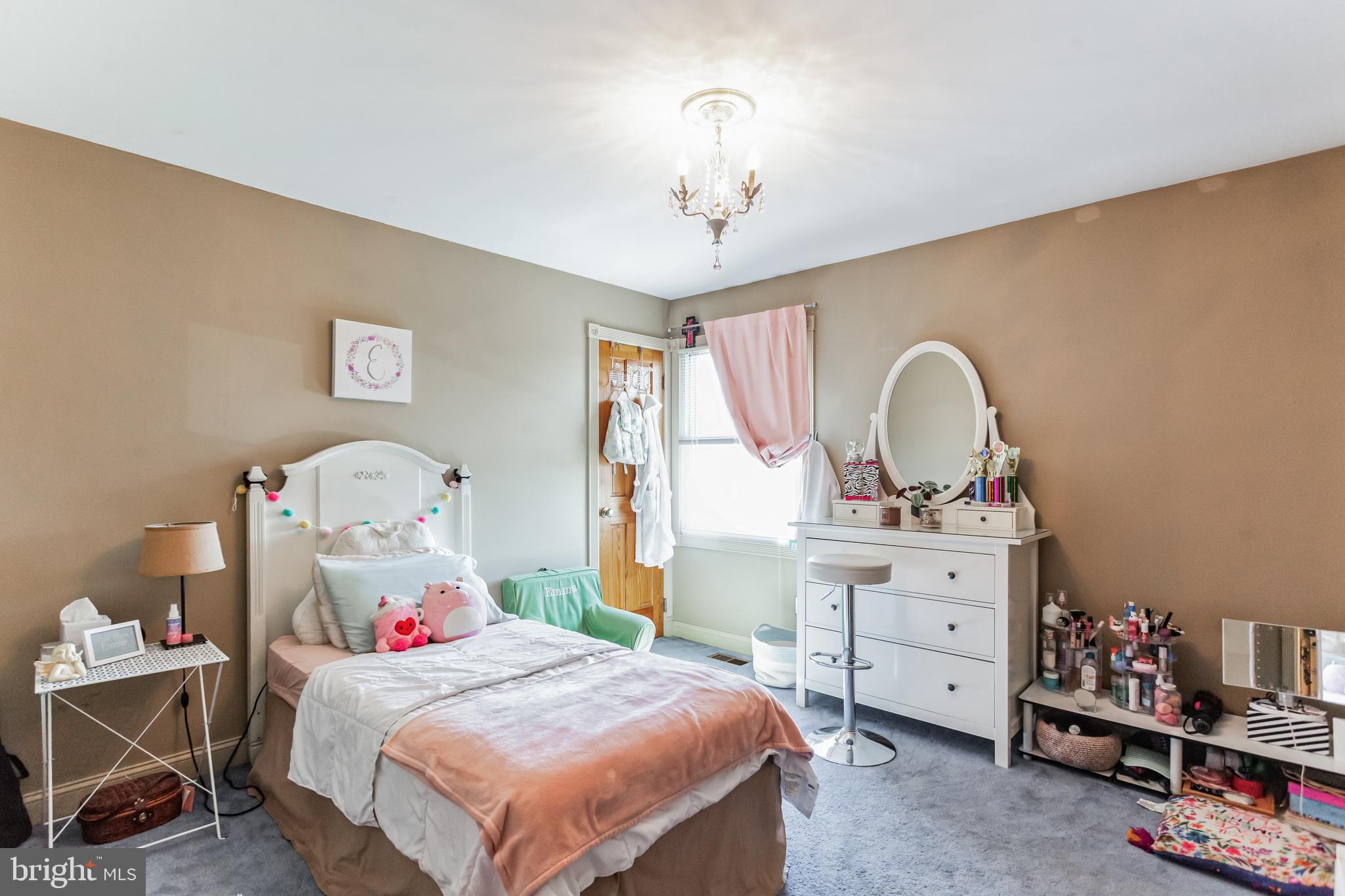 62 Appletree Ln