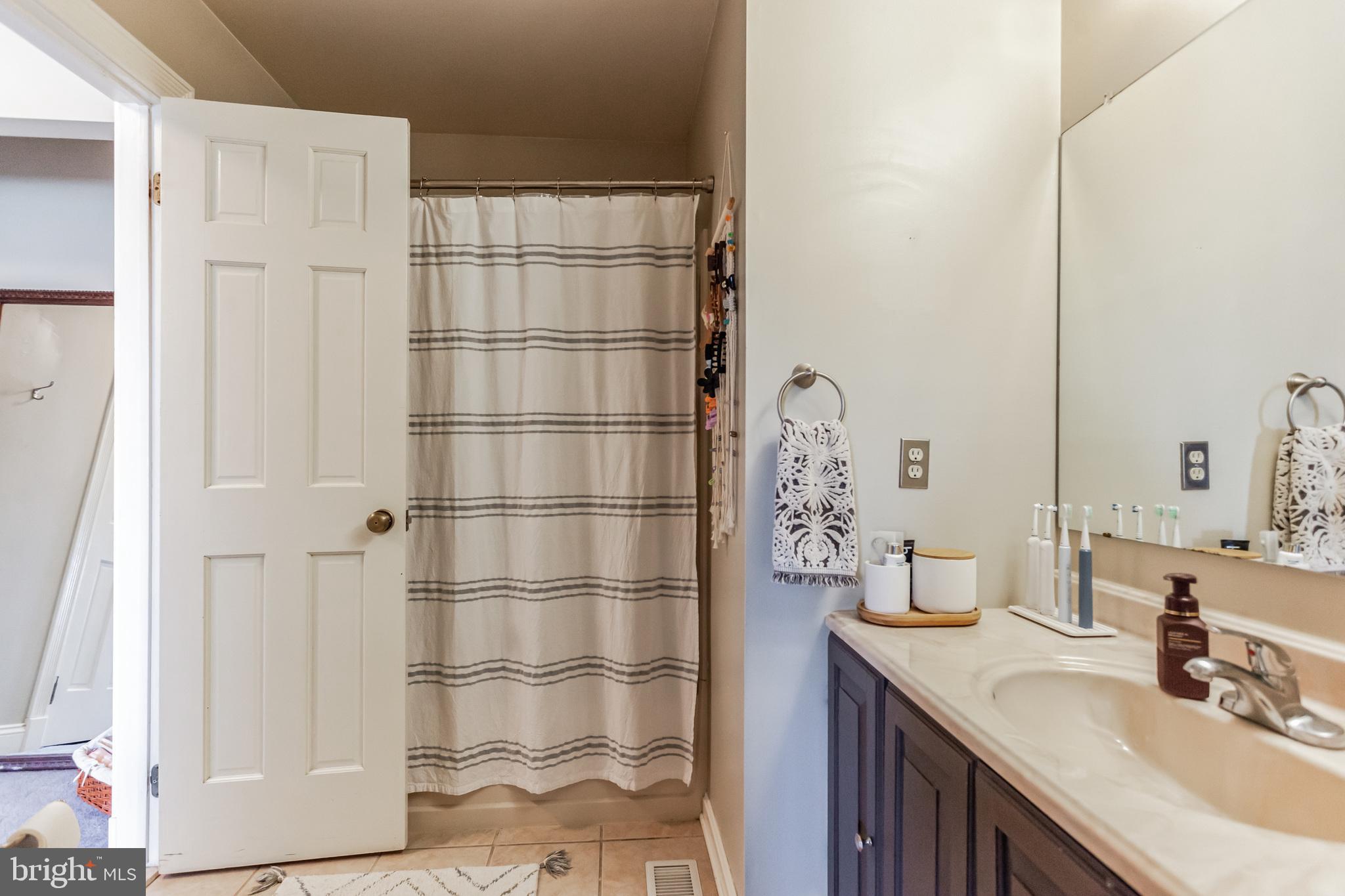 62 Appletree Ln