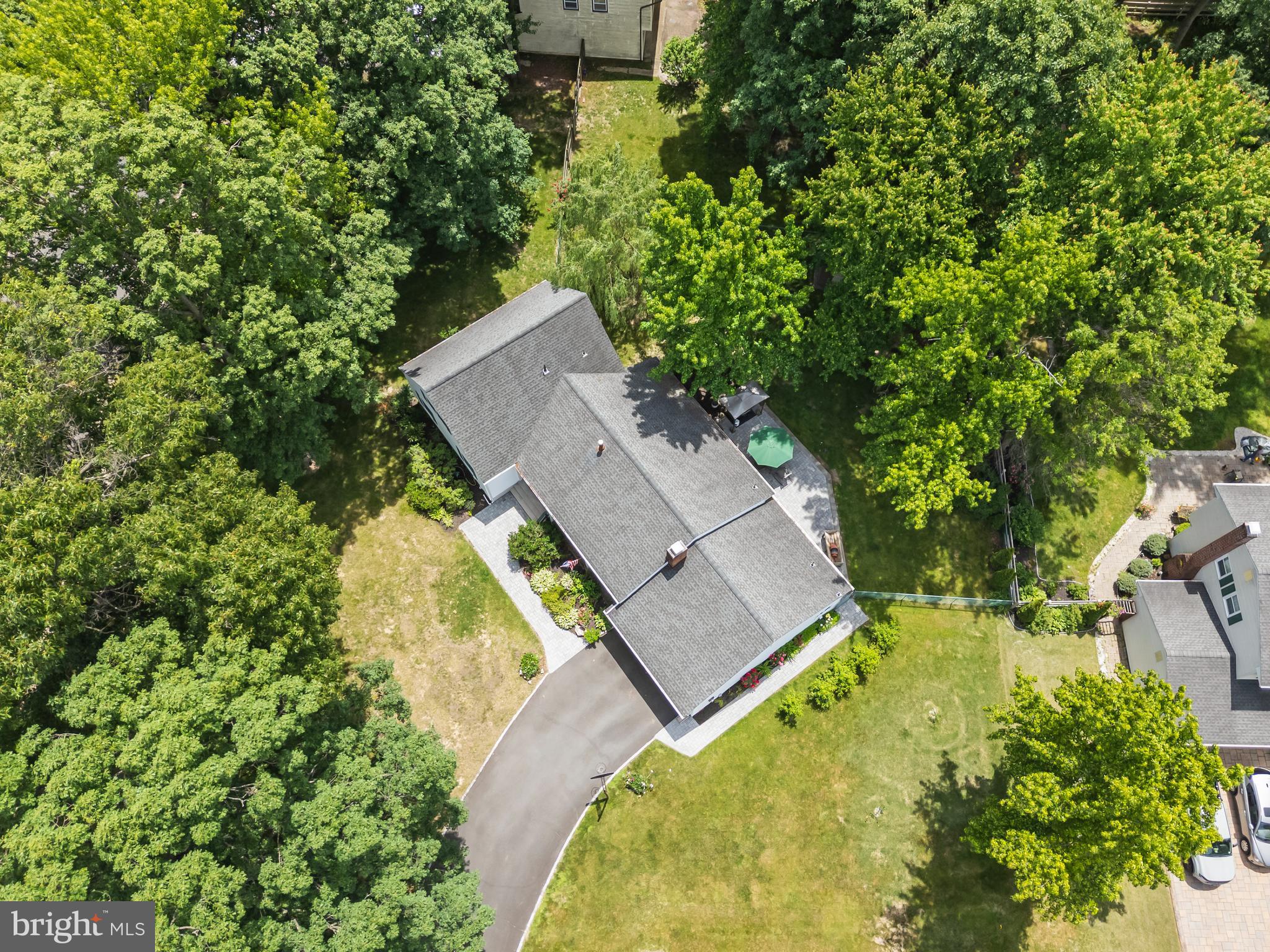 2 HOLLY DRIVE