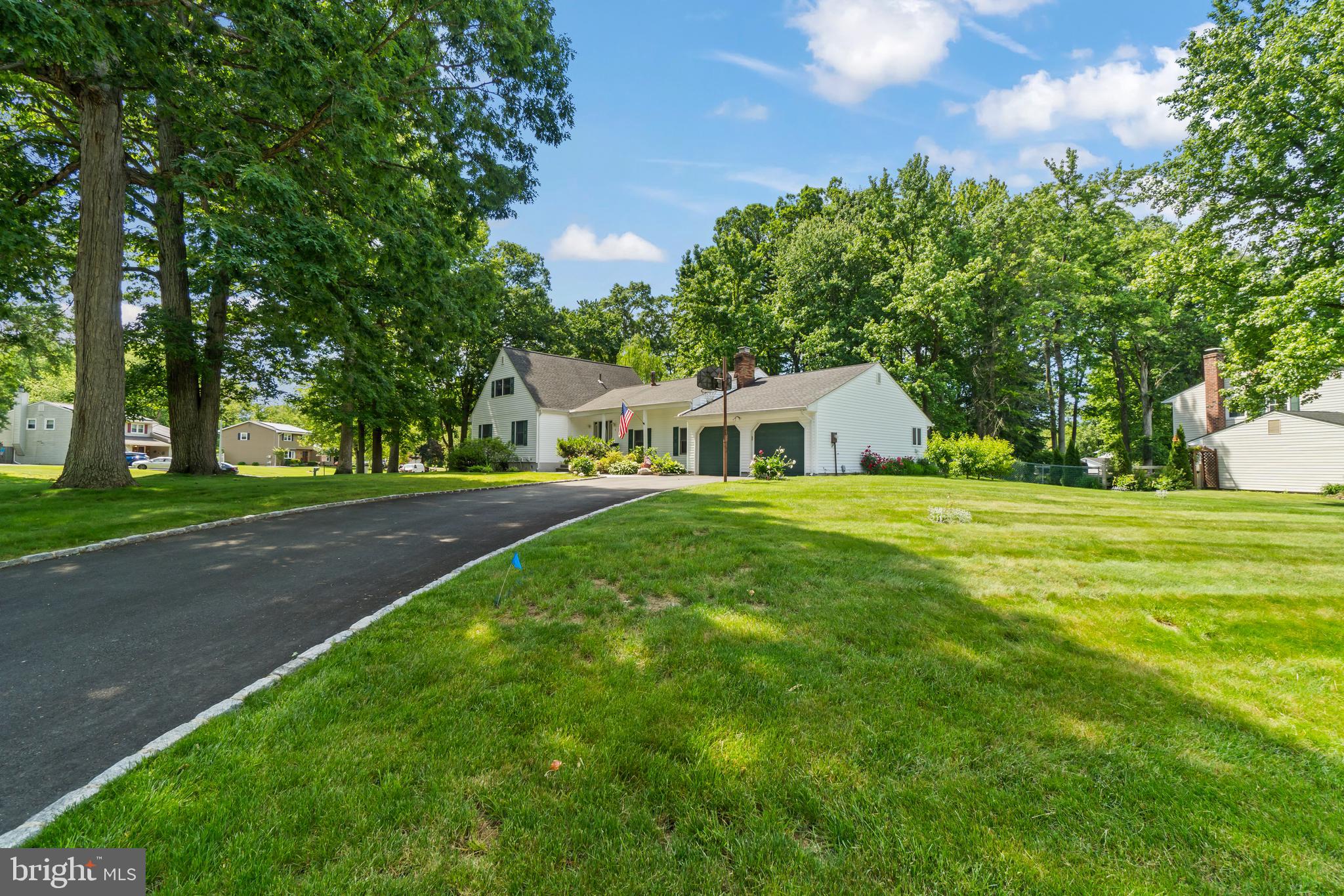 2 HOLLY DRIVE