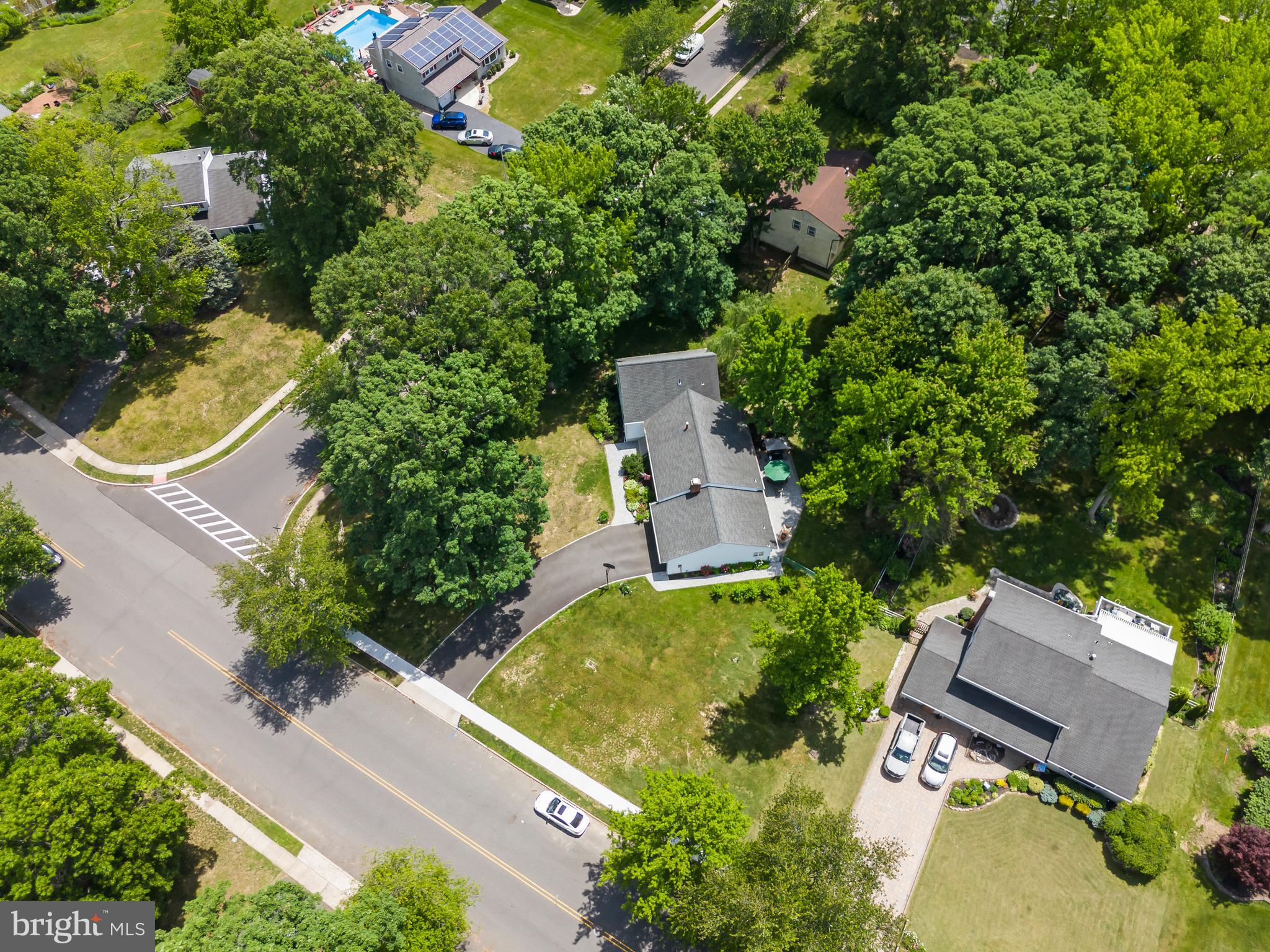 2 HOLLY DRIVE