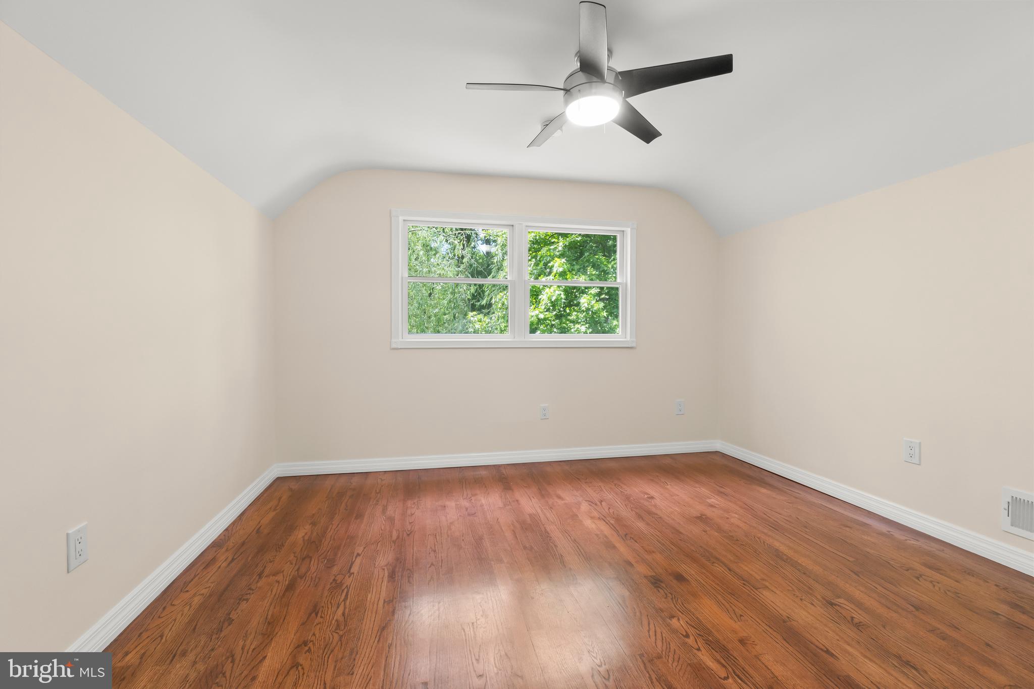 2 HOLLY DRIVE
