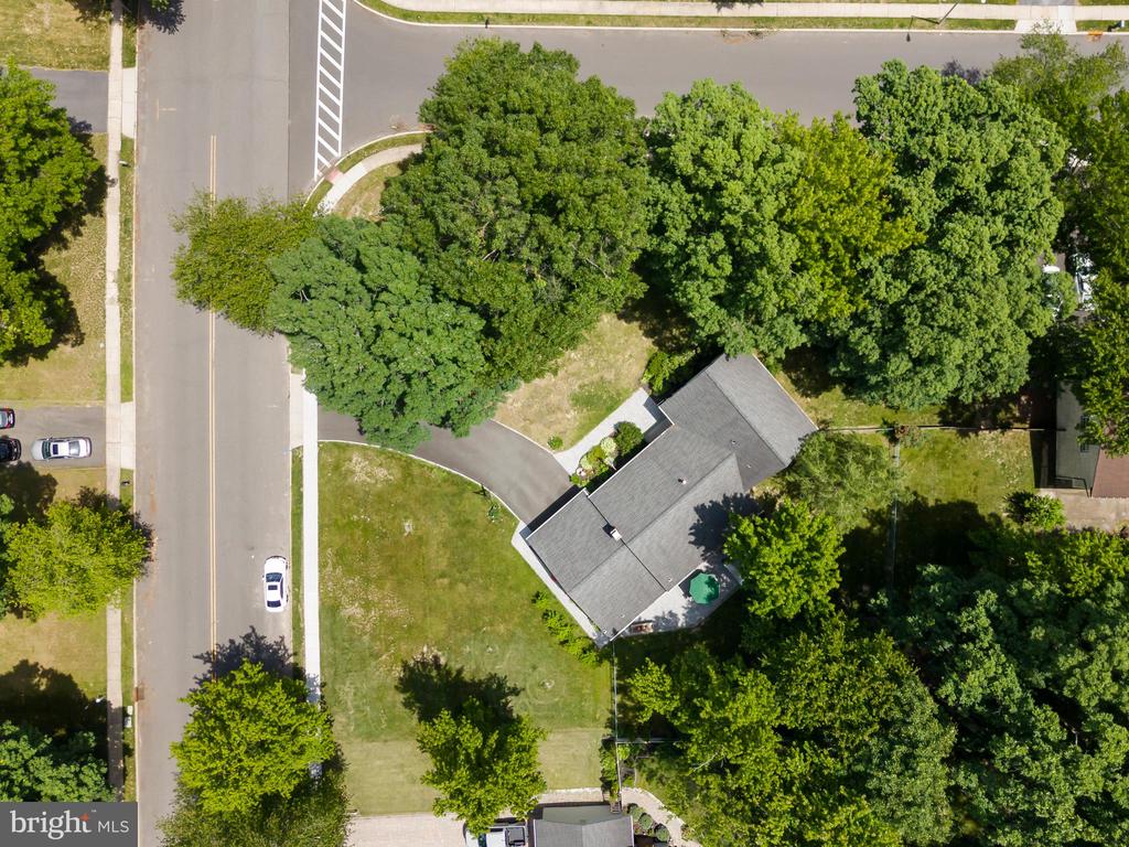 2 HOLLY DRIVE