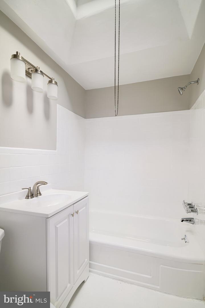 1911 Delmar Dr