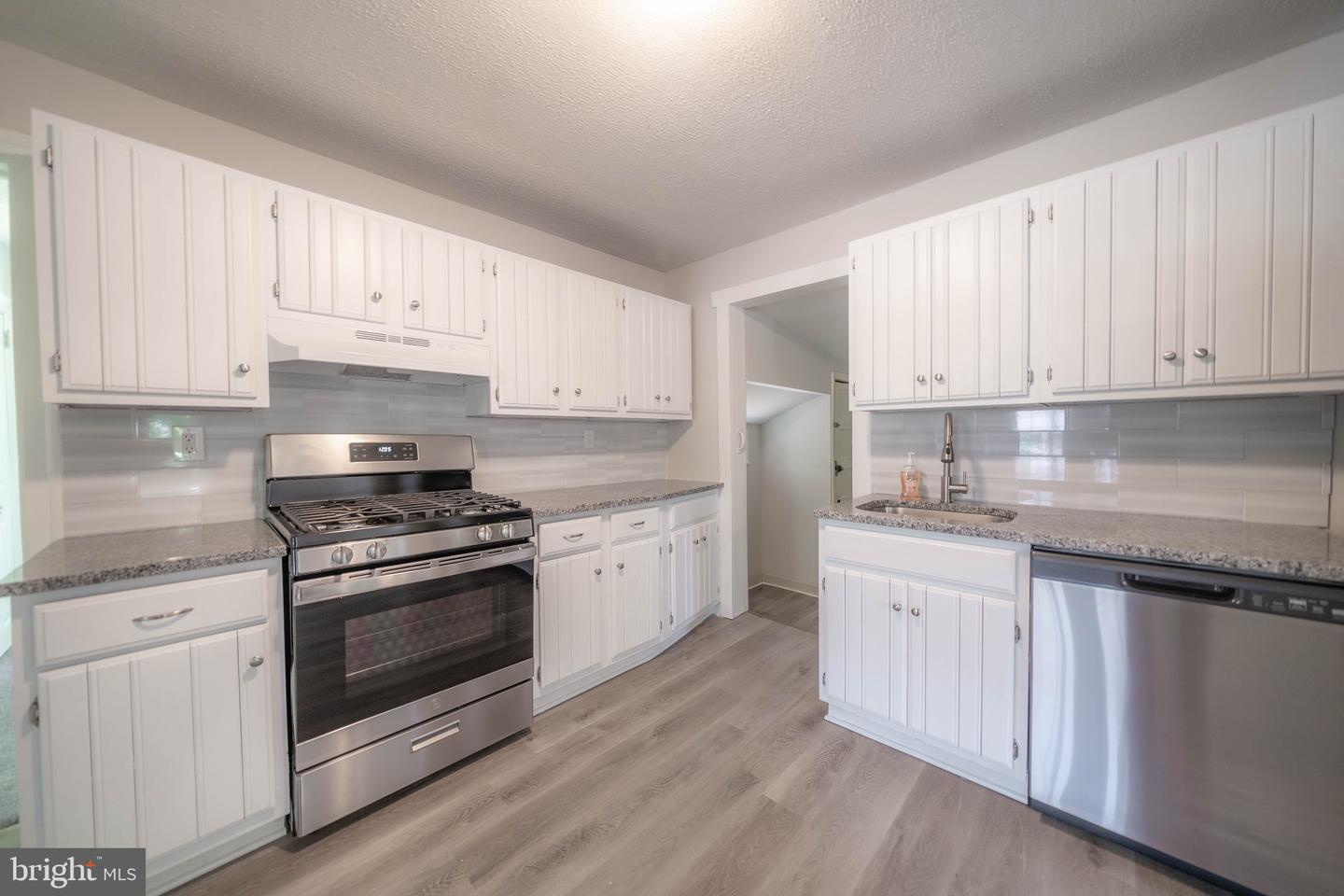 215 4th Ave