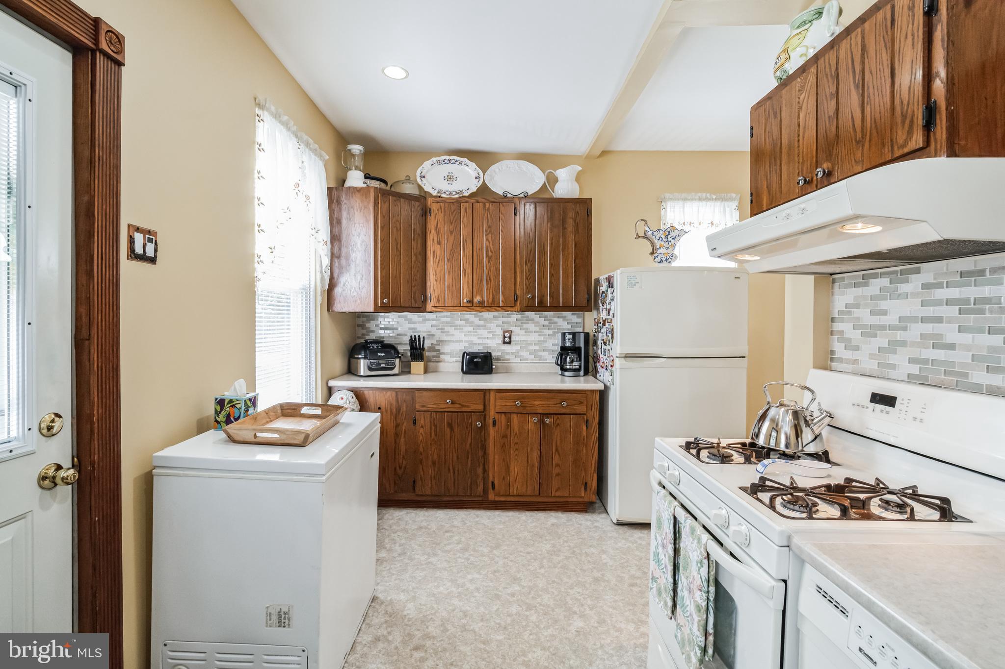 90 W Greenwood Ave