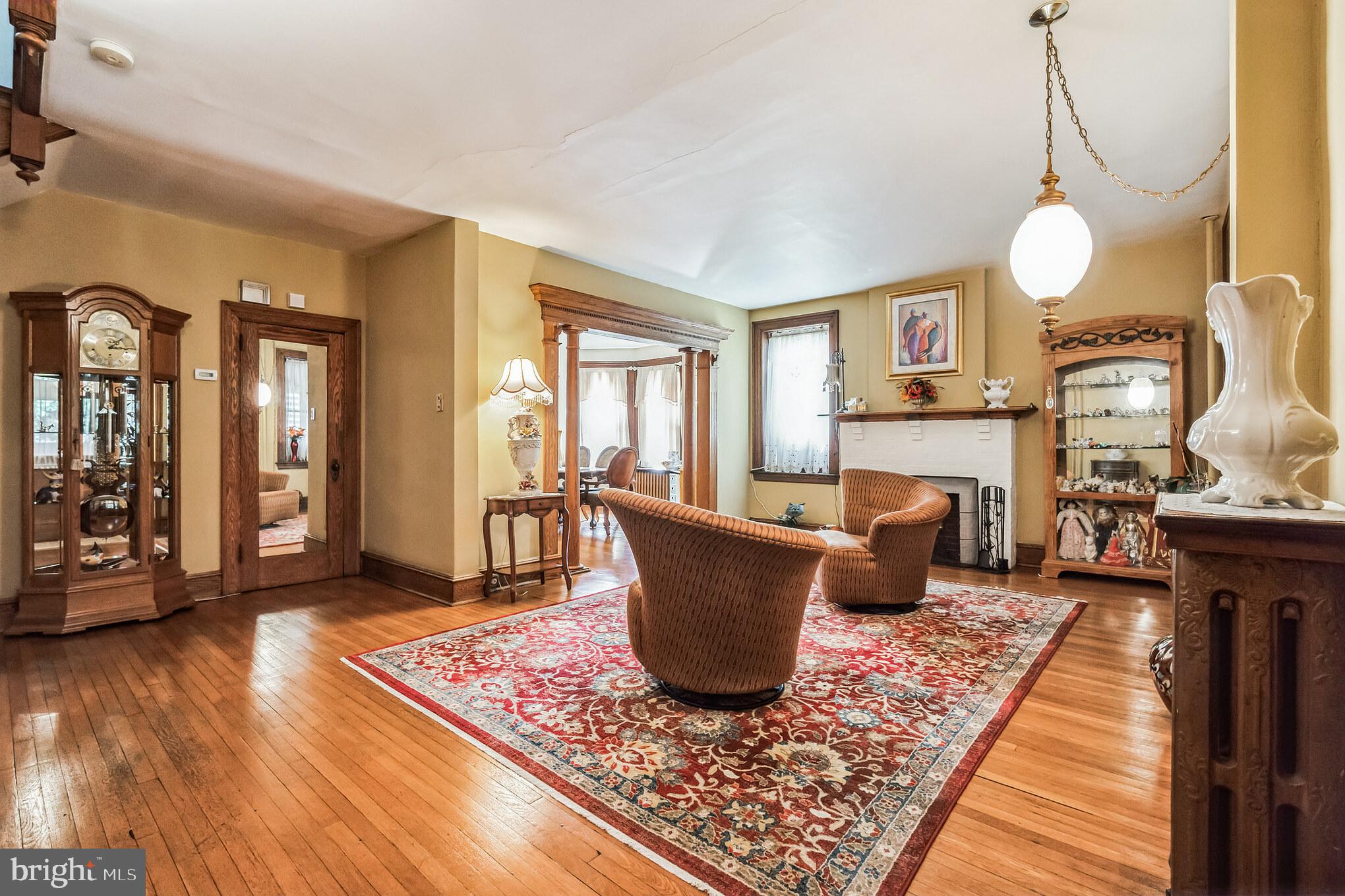90 W Greenwood Ave