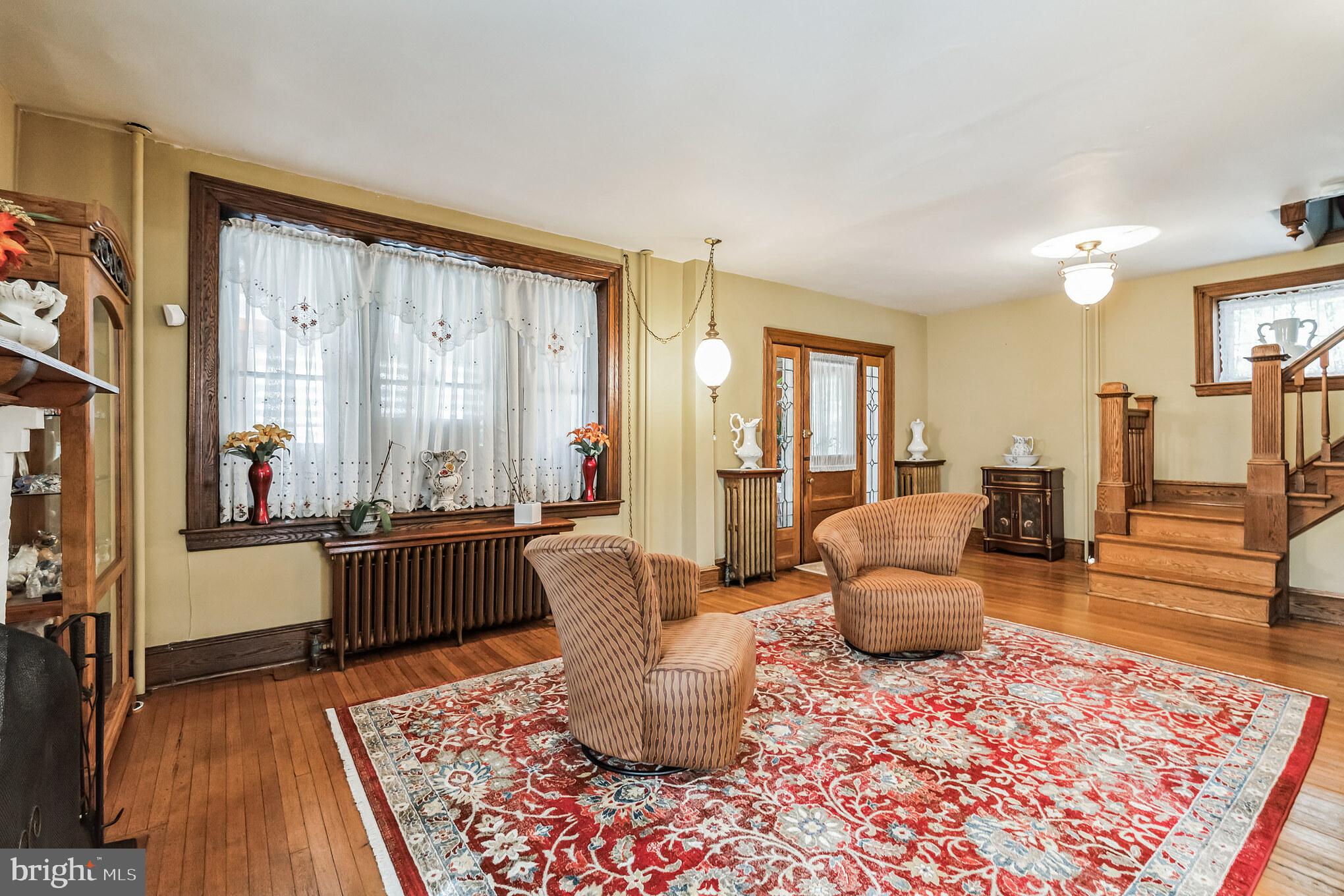 90 W Greenwood Ave