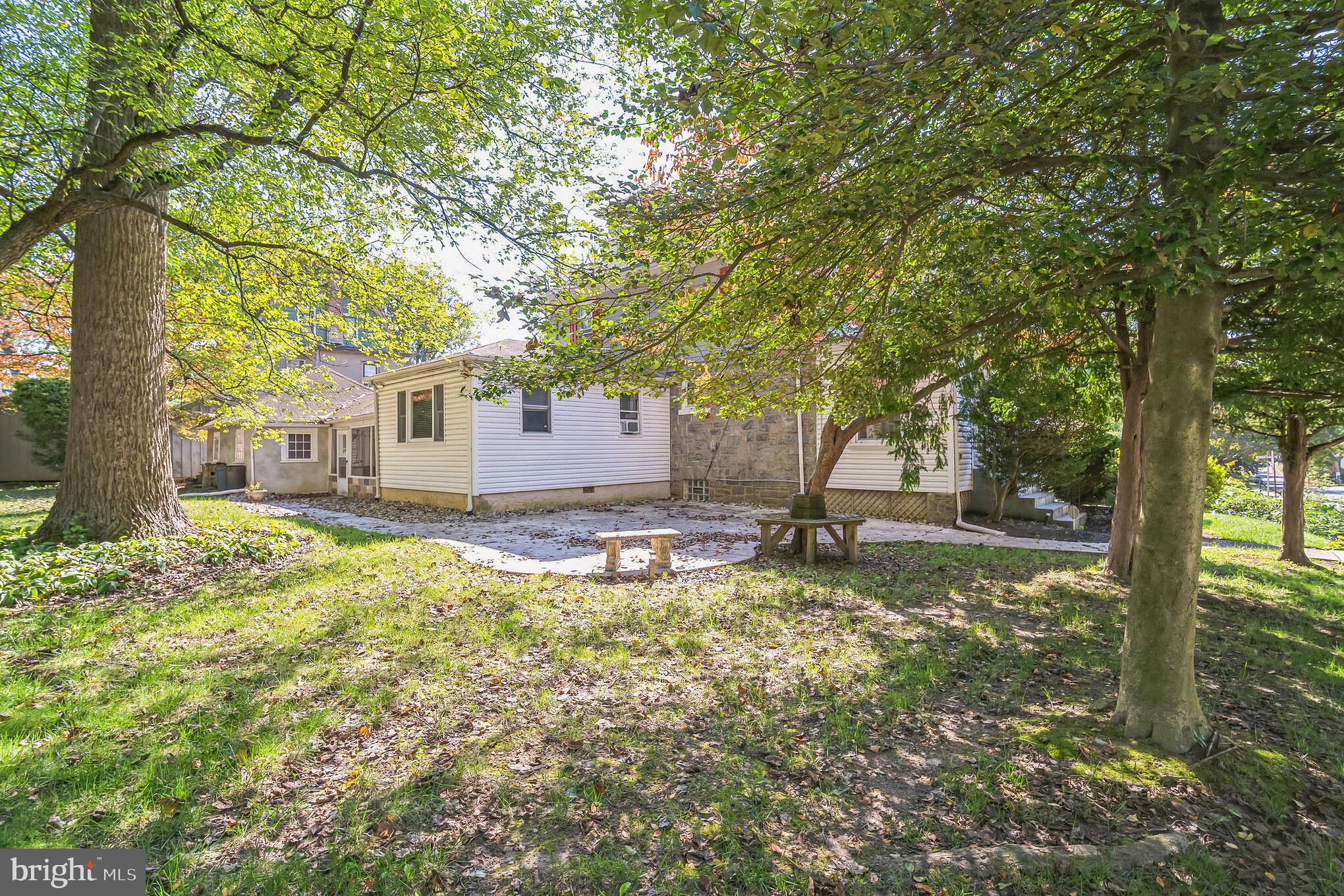 90 W Greenwood Ave