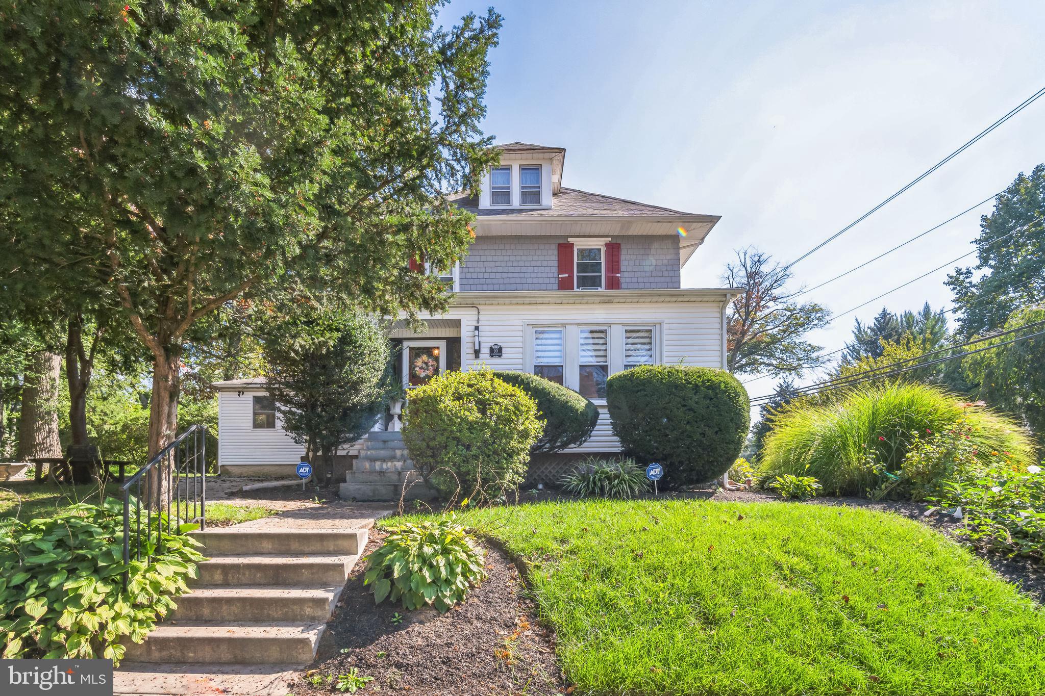90 W Greenwood Ave