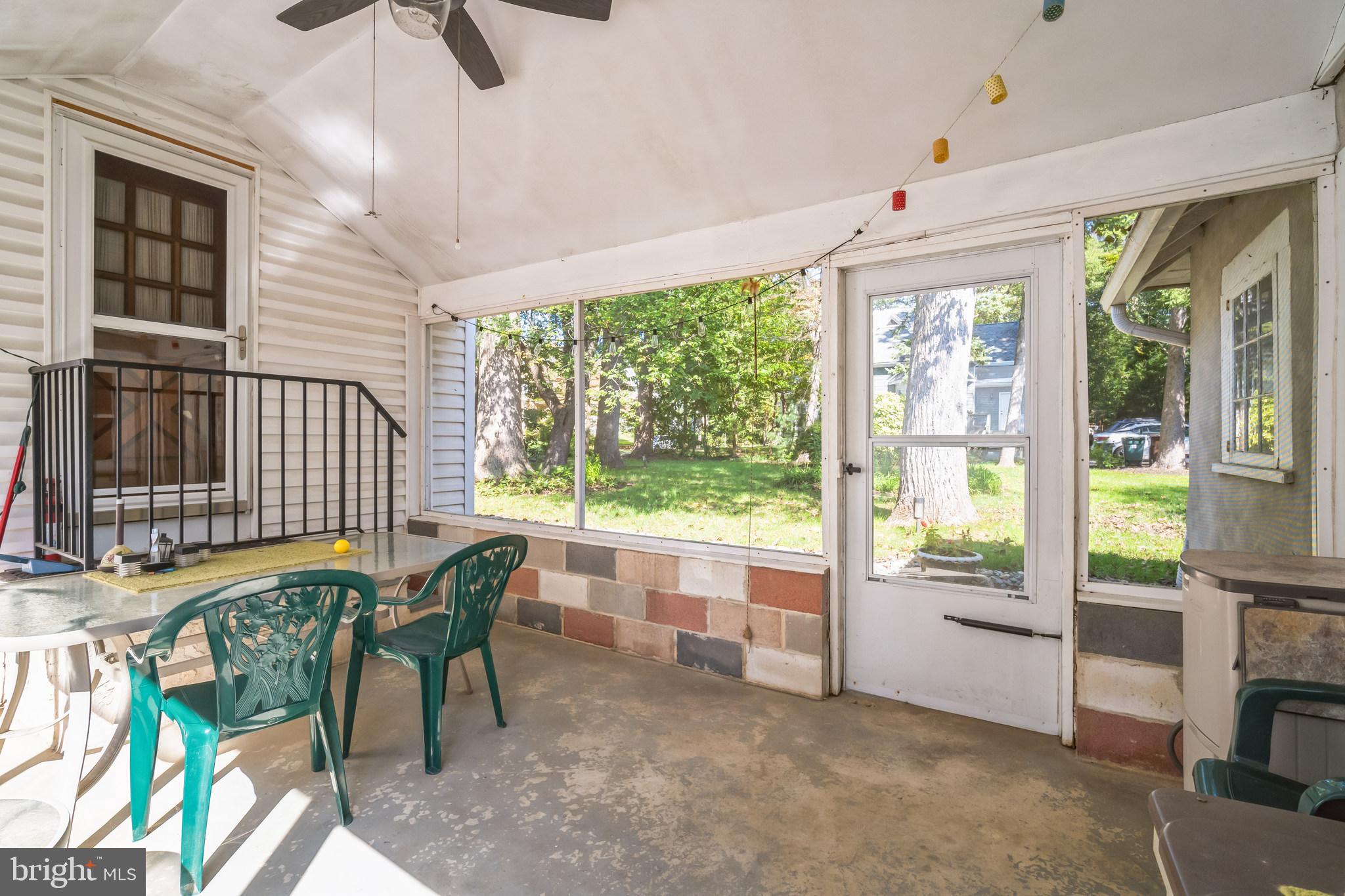 90 W Greenwood Ave
