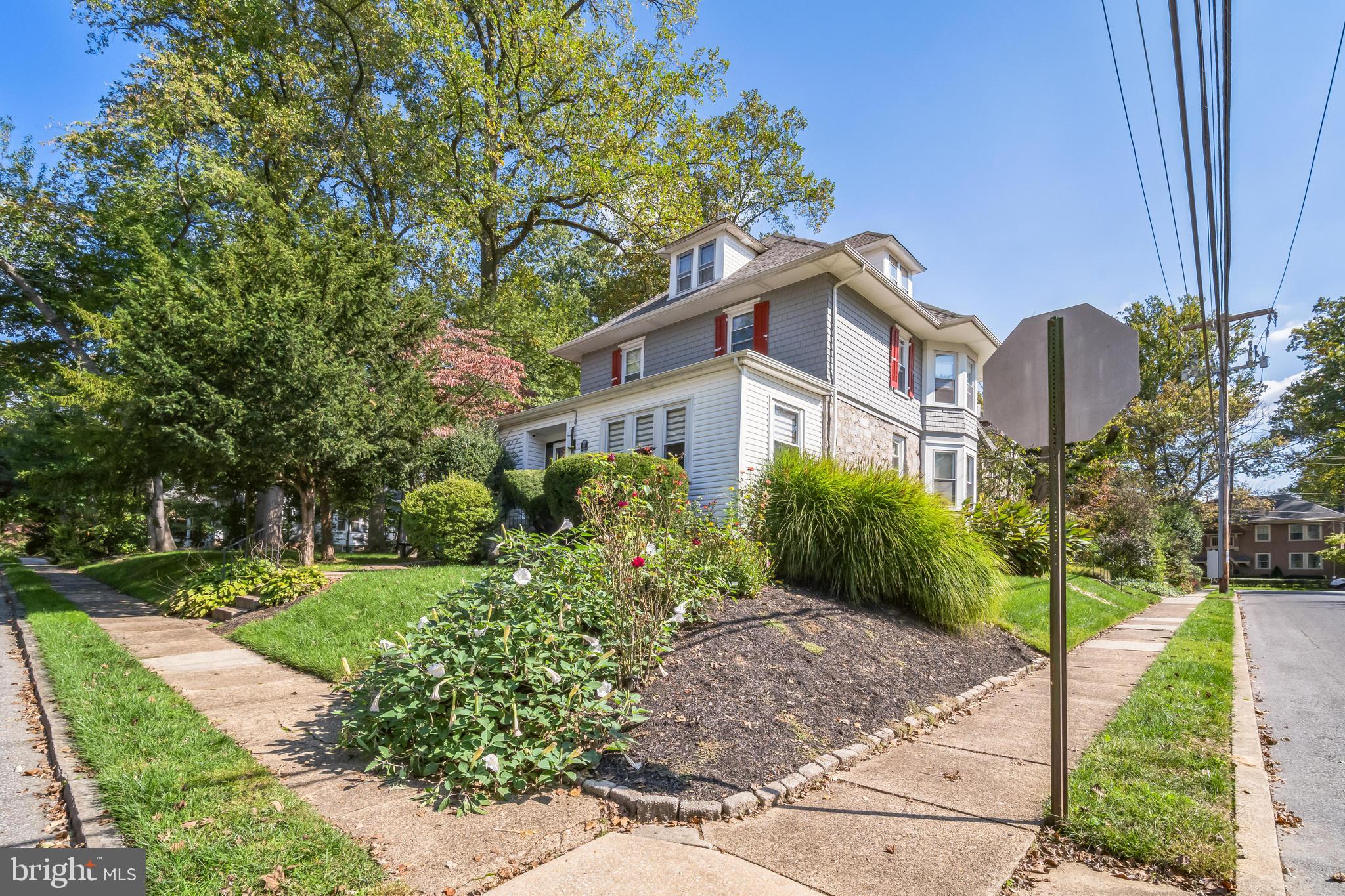 90 W Greenwood Ave
