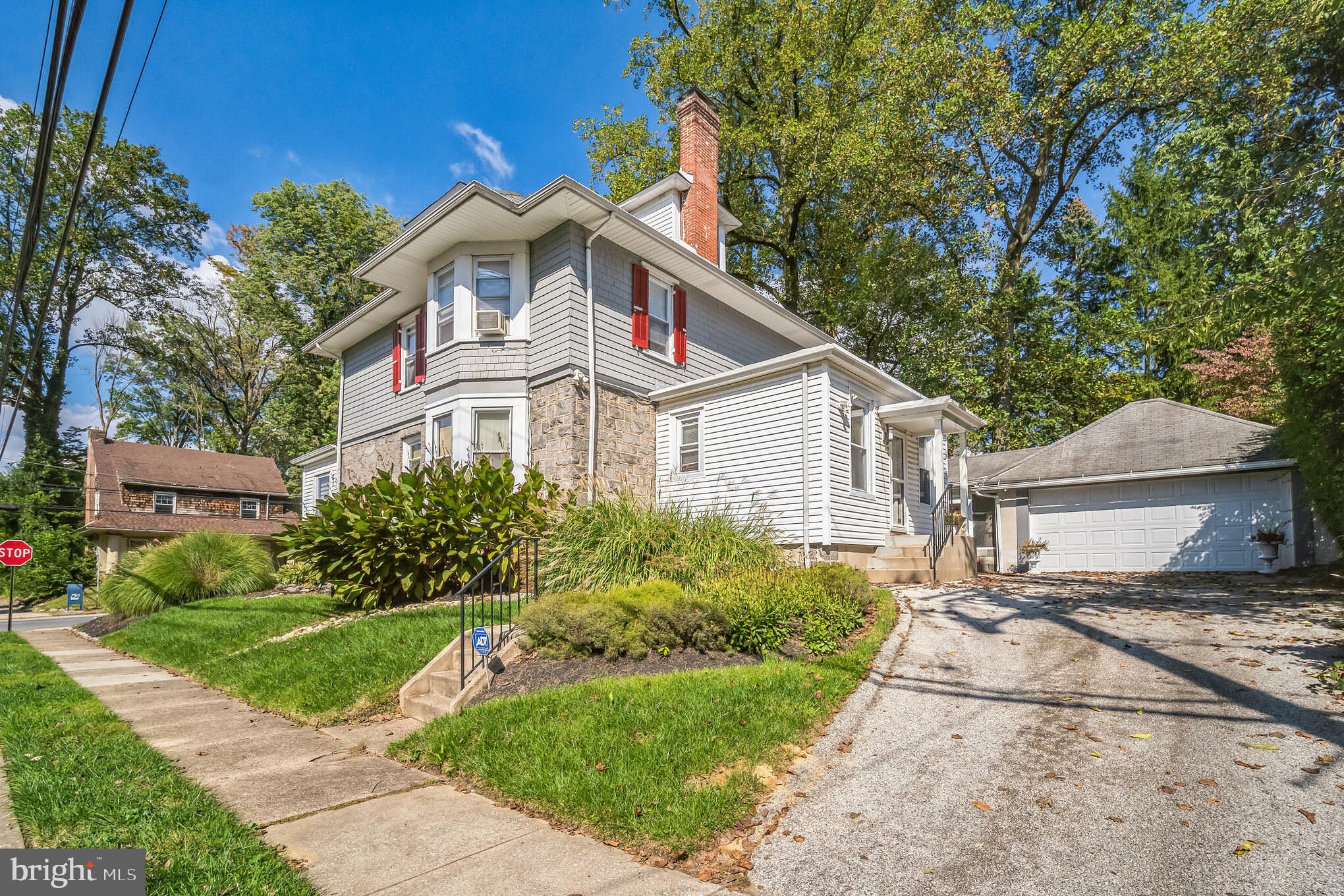 90 W Greenwood Ave