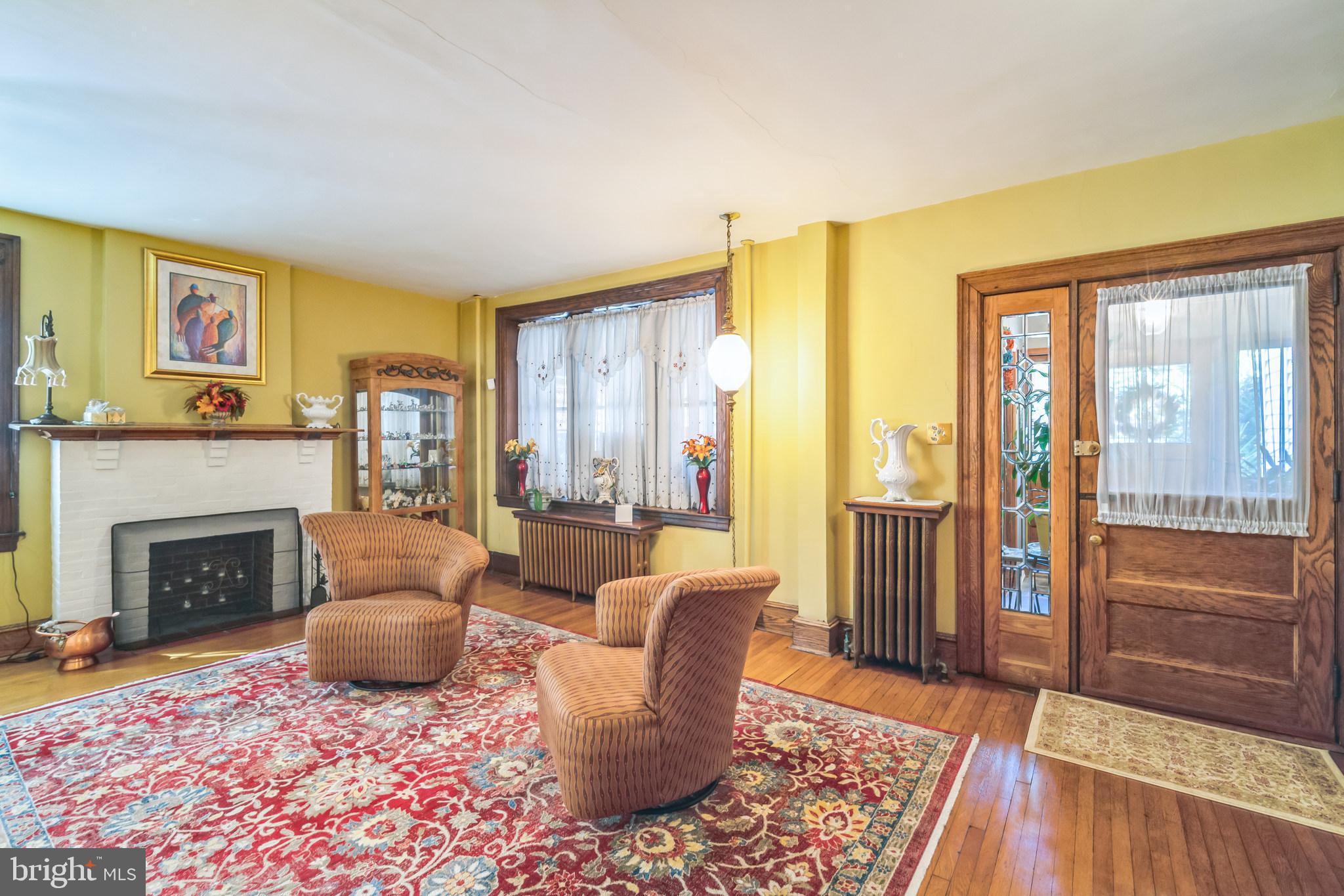 90 W Greenwood Ave