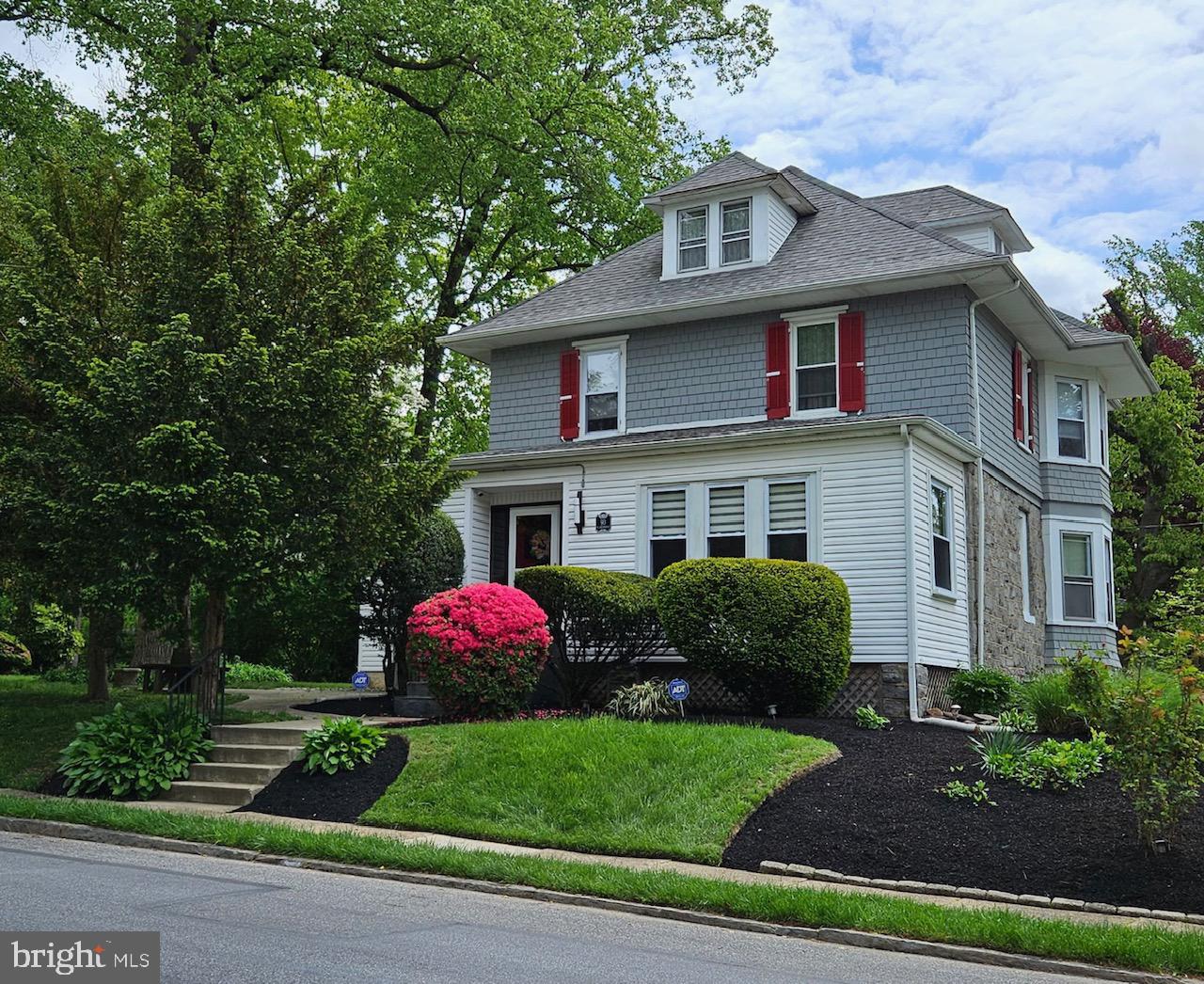 90 W Greenwood Ave