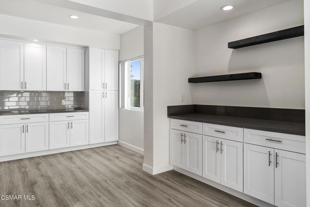 5139 Balboa Boulevard 202