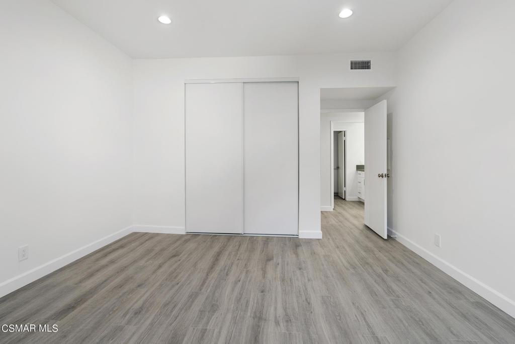 5139 Balboa Boulevard 202