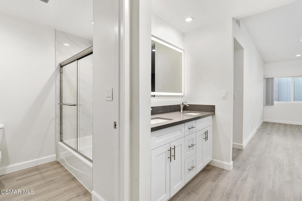 5139 Balboa Boulevard 202