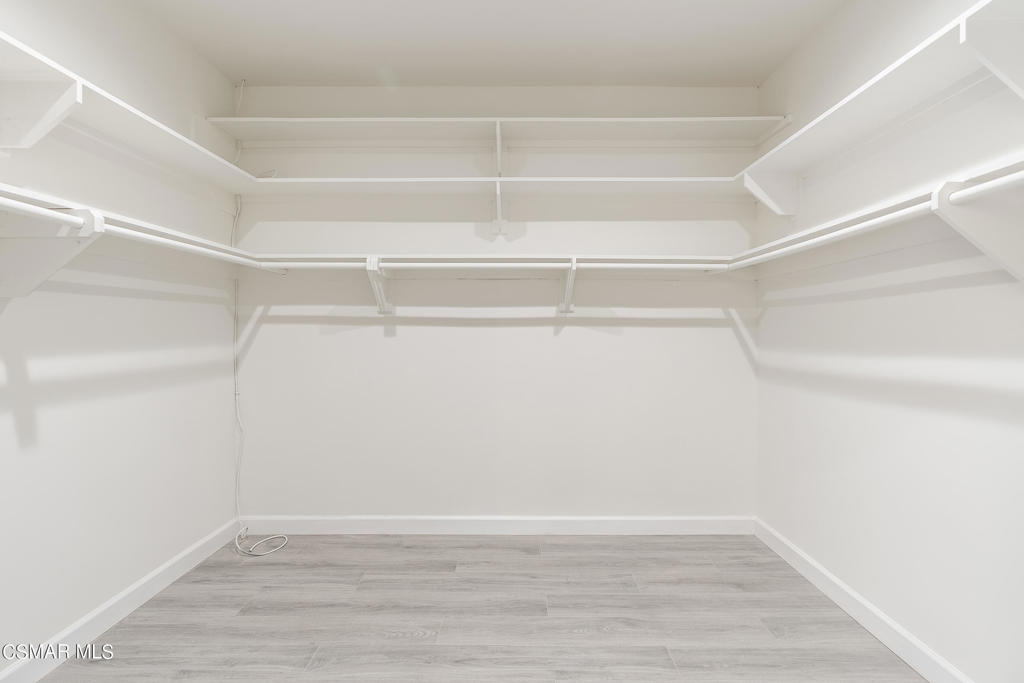 5139 Balboa Boulevard 202