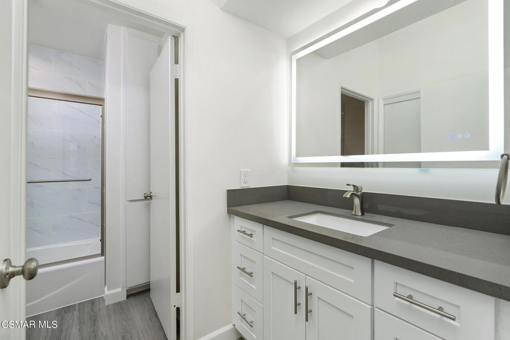 5139 Balboa Boulevard 202