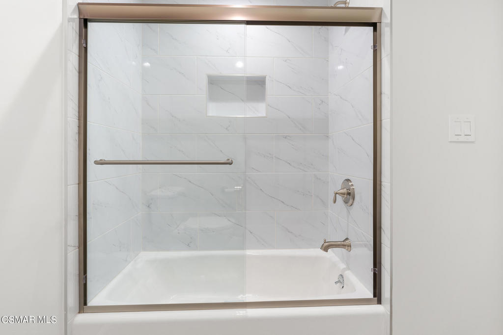 5139 Balboa Boulevard 202