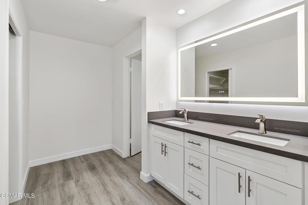 5139 Balboa Boulevard 202