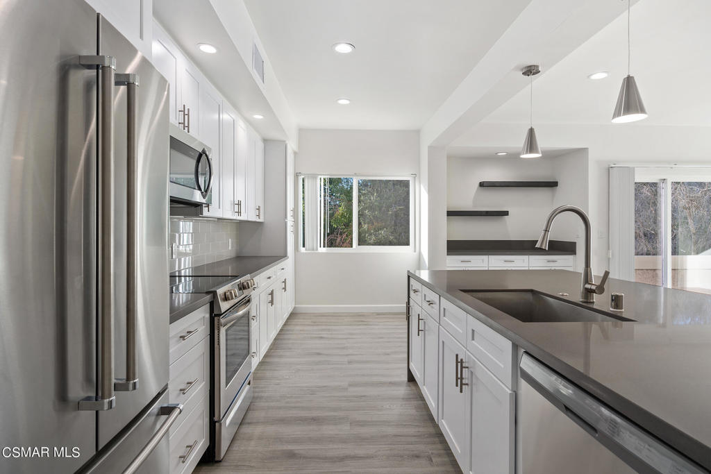 5139 Balboa Boulevard 202