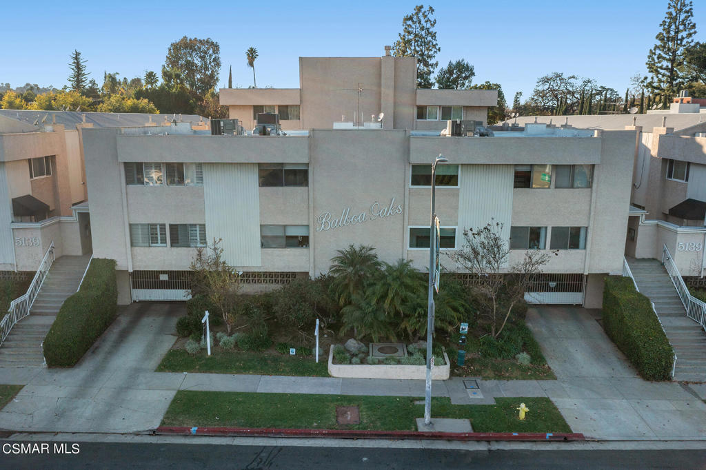 5139 Balboa Boulevard 202