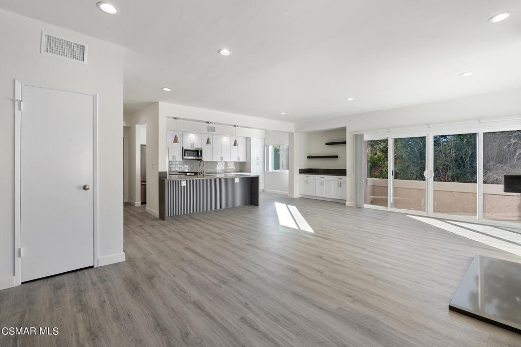 5139 Balboa Boulevard 202