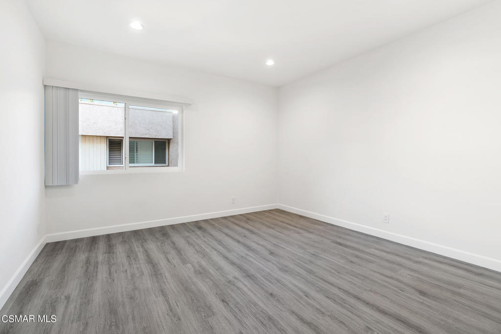 5139 Balboa Boulevard 202