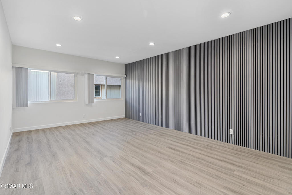 5139 Balboa Boulevard 202