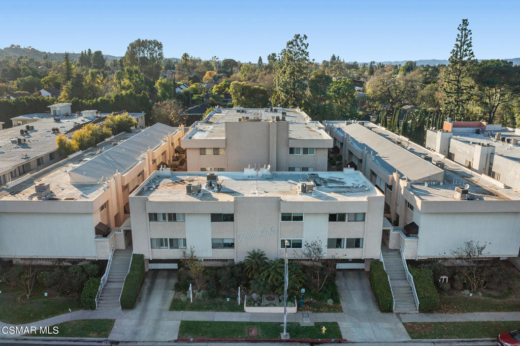 5139 Balboa Boulevard 202